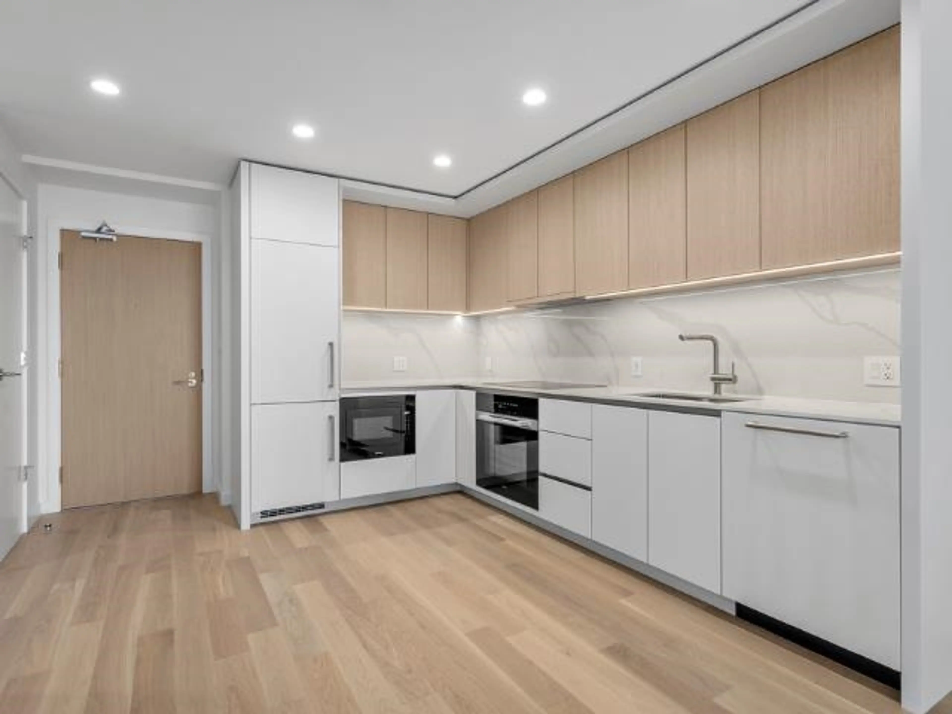 Property at #304 3963 UPLANDS WAY, West Vancouver, BC