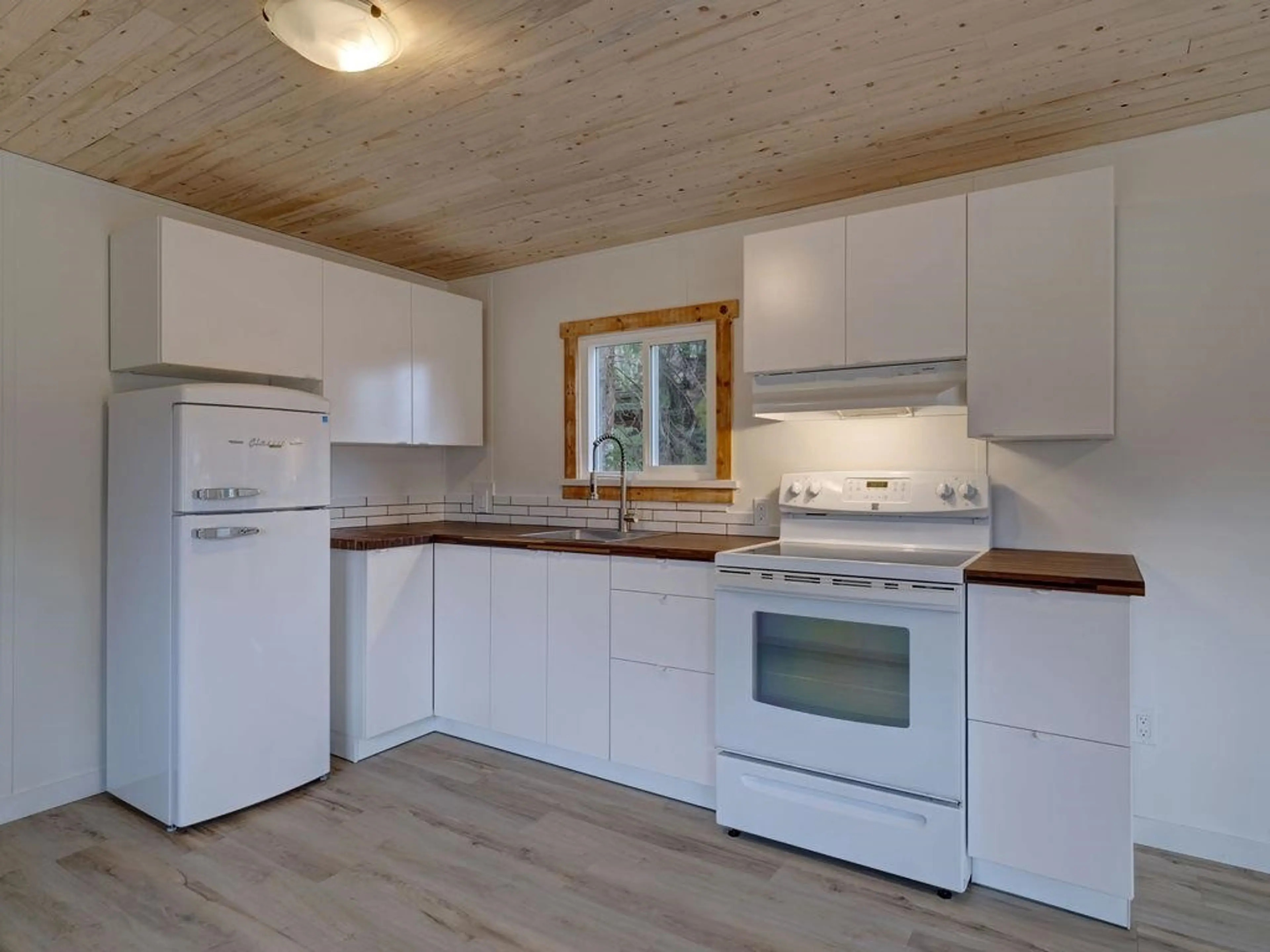 Property at #28 1413 SUNSHINE COAST HIGHWAY, Gibsons, BC