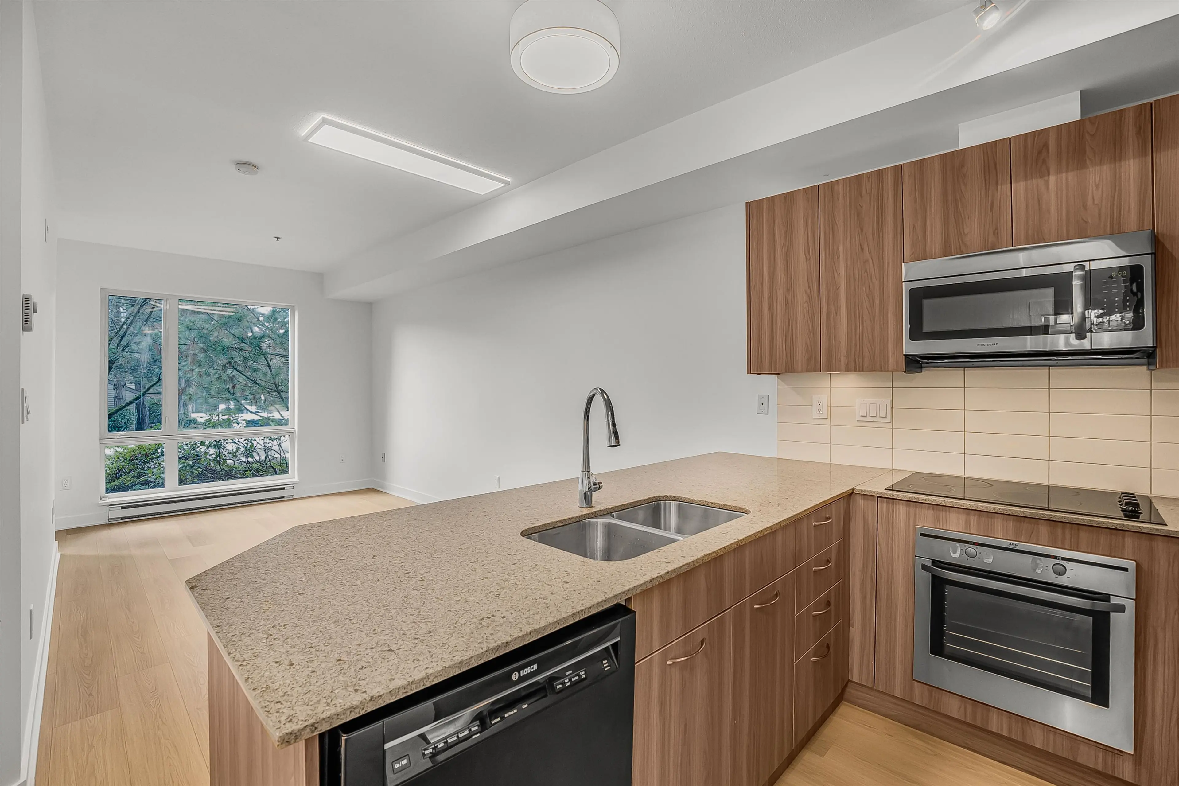 Property at #103 13321 102A AVENUE, Surrey, BC