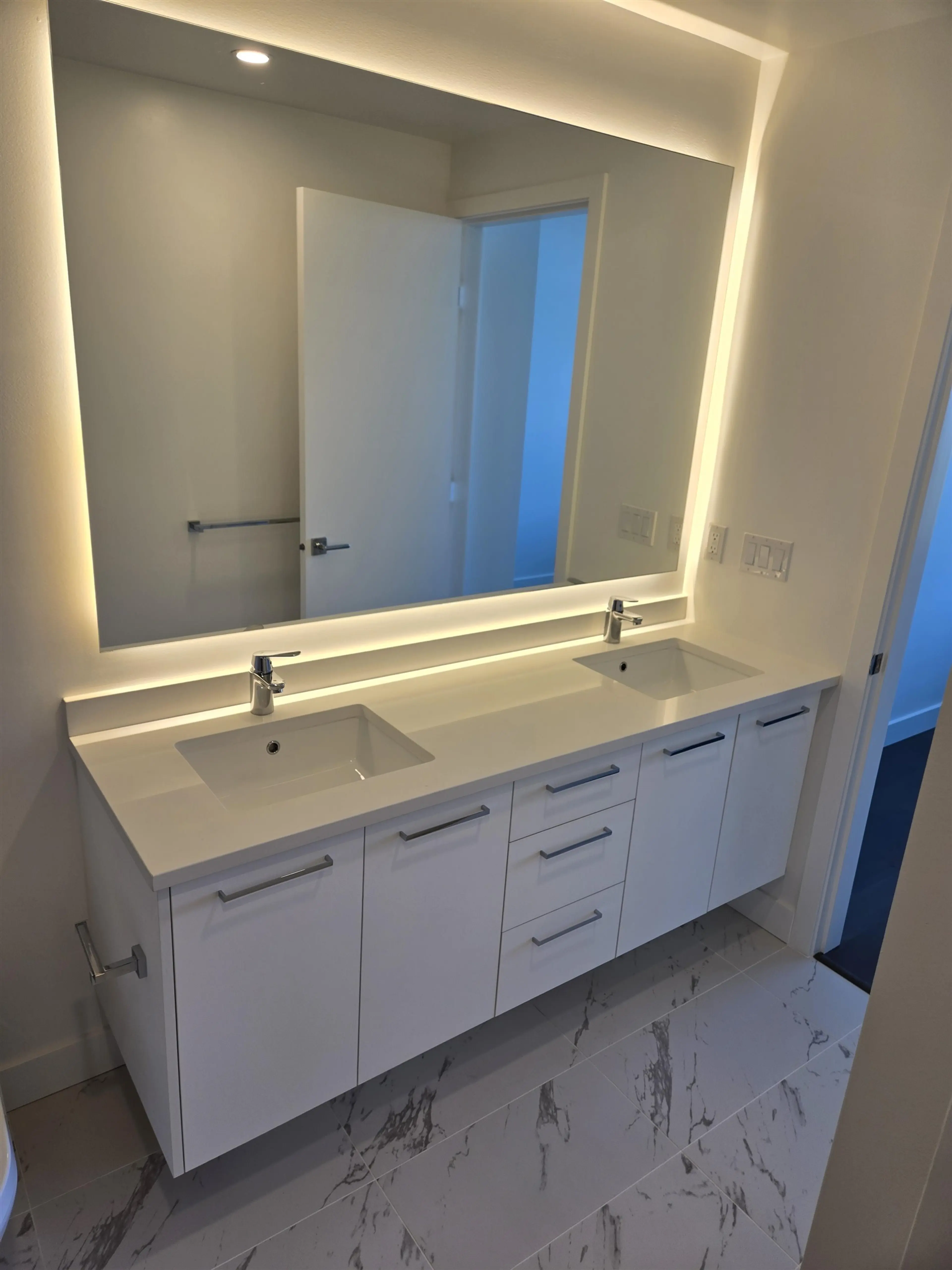 Property at #2001 1588 JOHNSTON ROAD, White Rock, BC