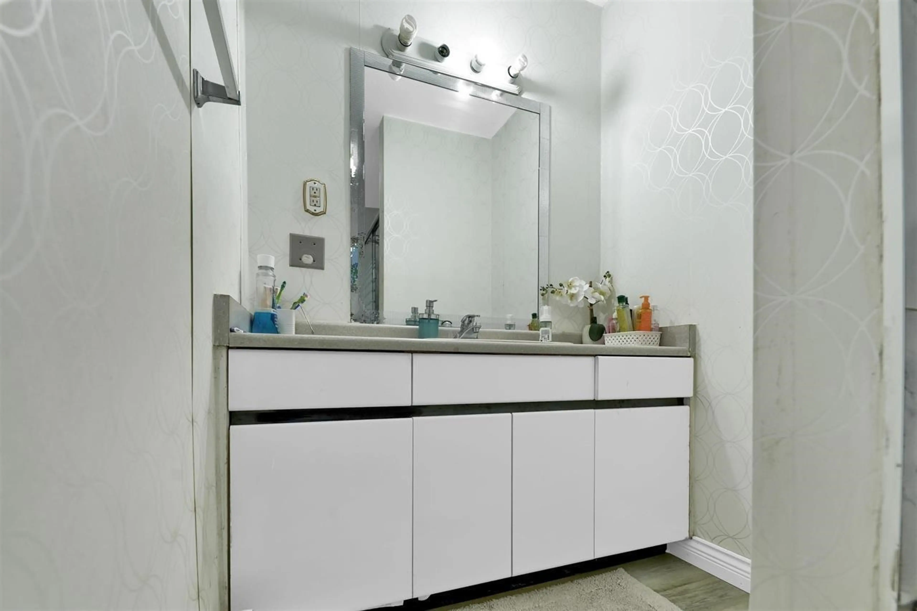 Property at #33 3075 TRETHEWEY STREET, Abbotsford, BC