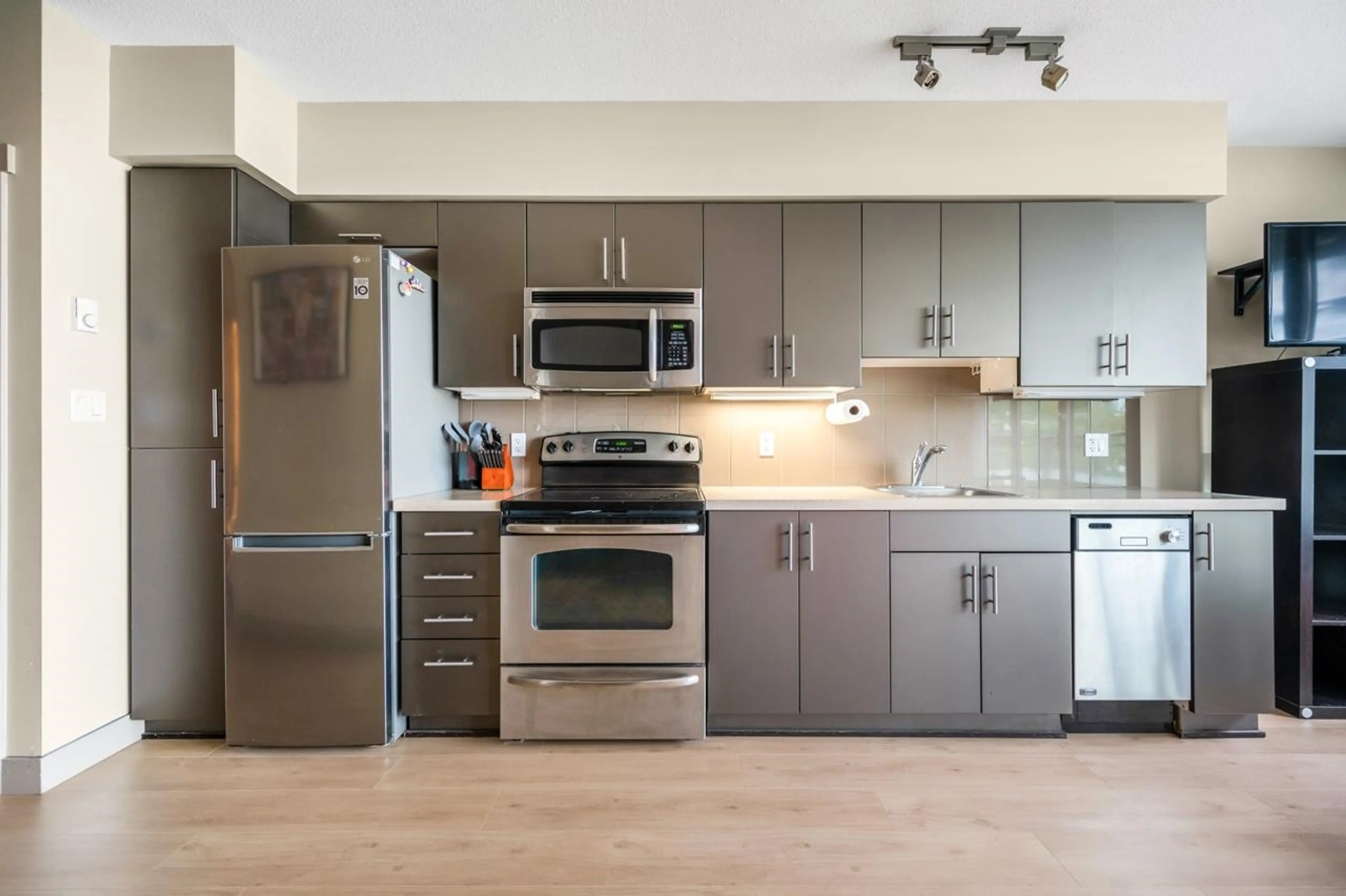 Property at #417 9009 CORNERSTONE MEWS, Burnaby, BC