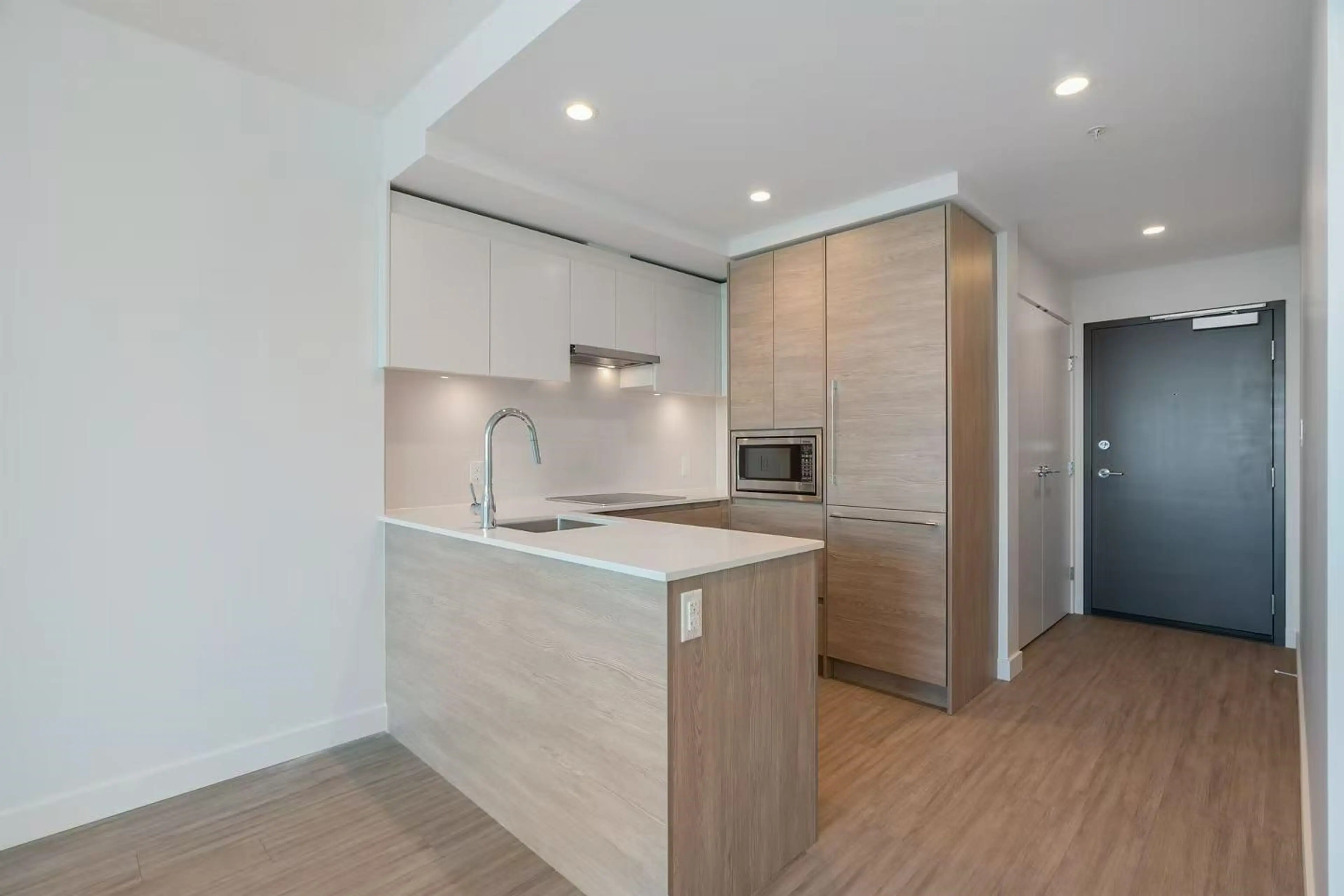 Property at #811 13615 FRASER HIGHWAY, Surrey, BC