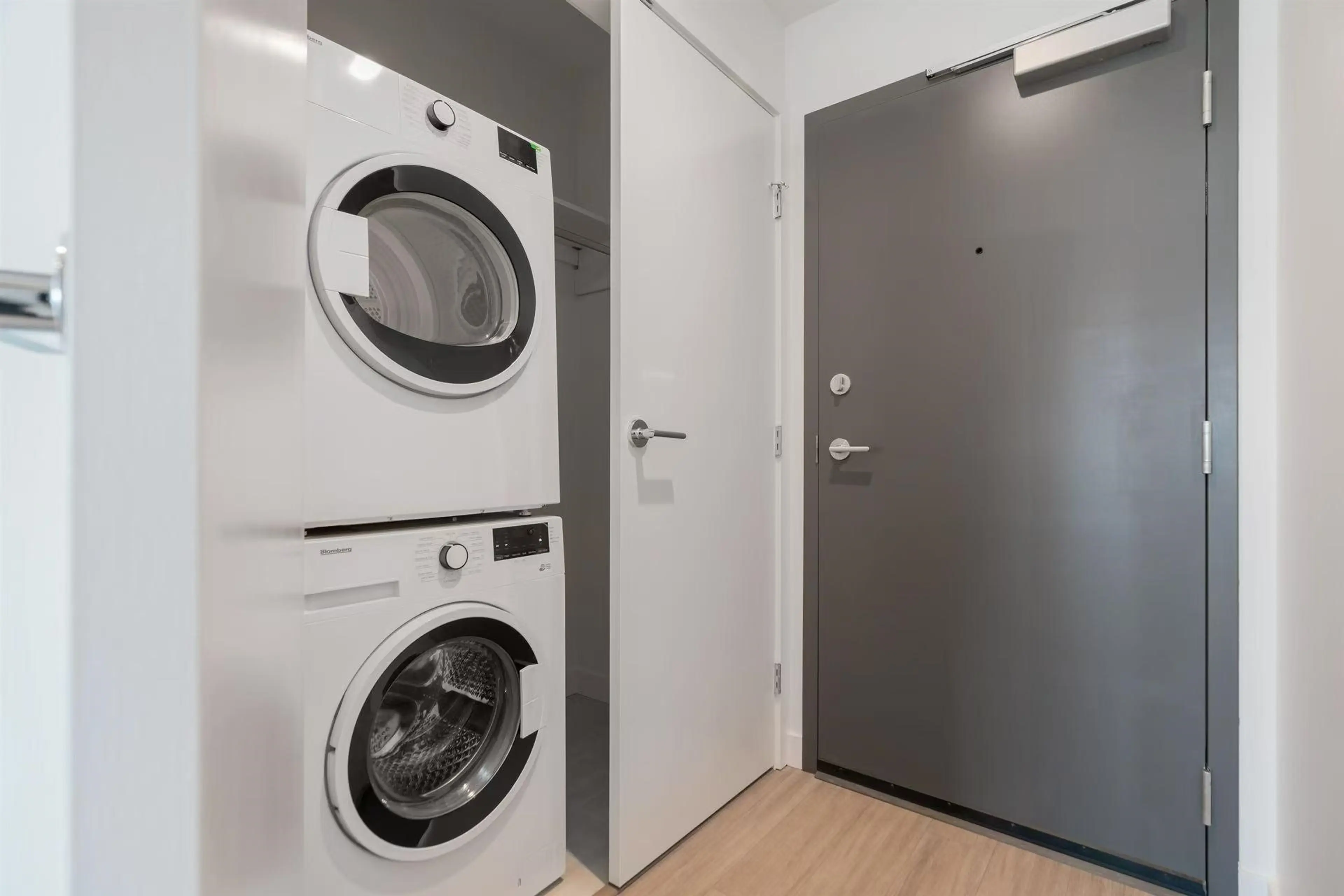 Property at #811 13615 FRASER HIGHWAY, Surrey, BC