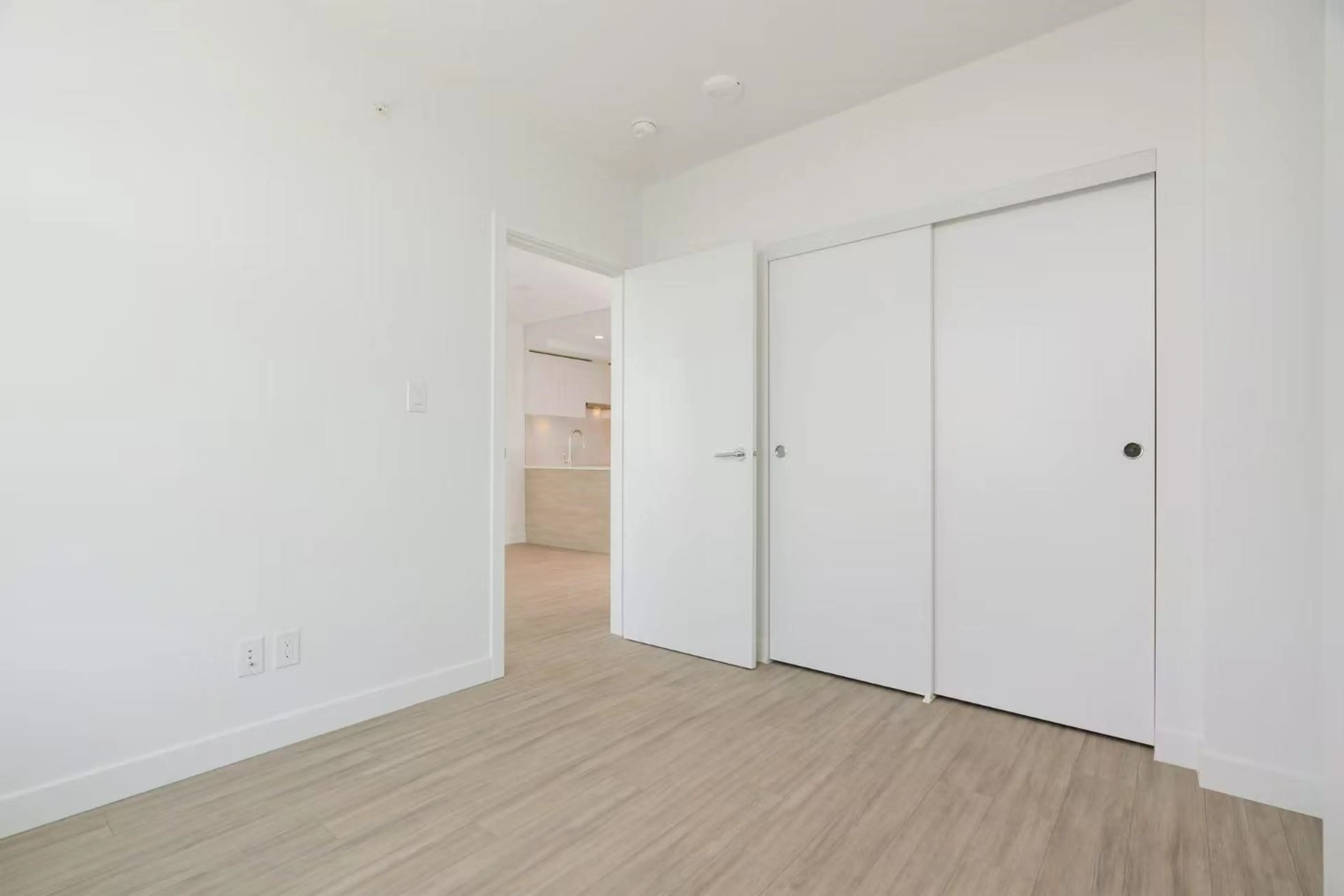 Property at #811 13615 FRASER HIGHWAY, Surrey, BC