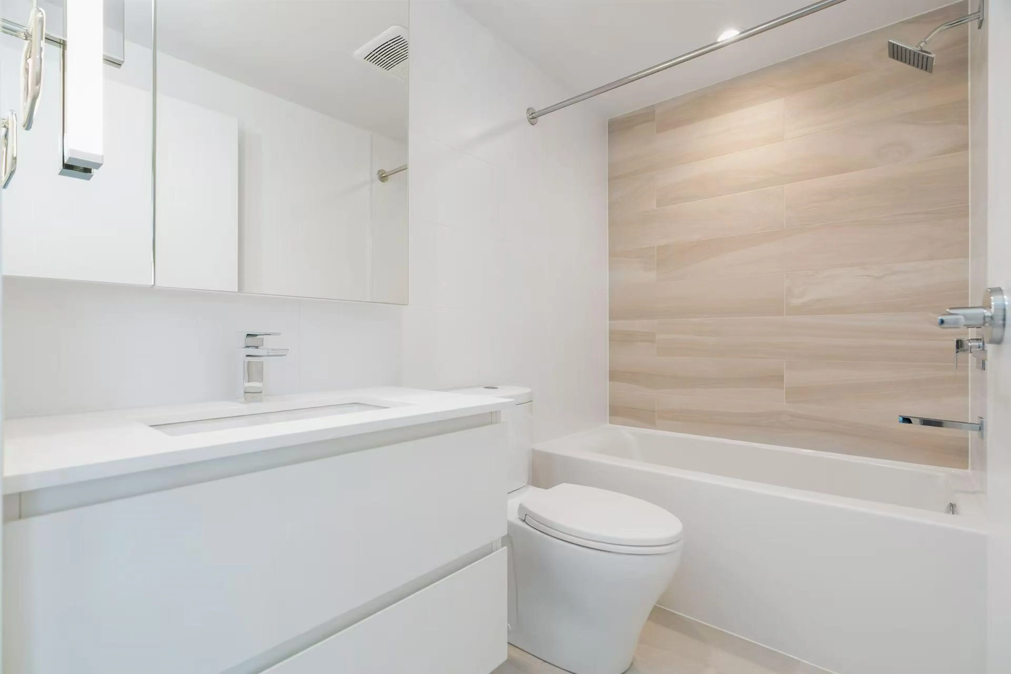 Property at #811 13615 FRASER HIGHWAY, Surrey, BC