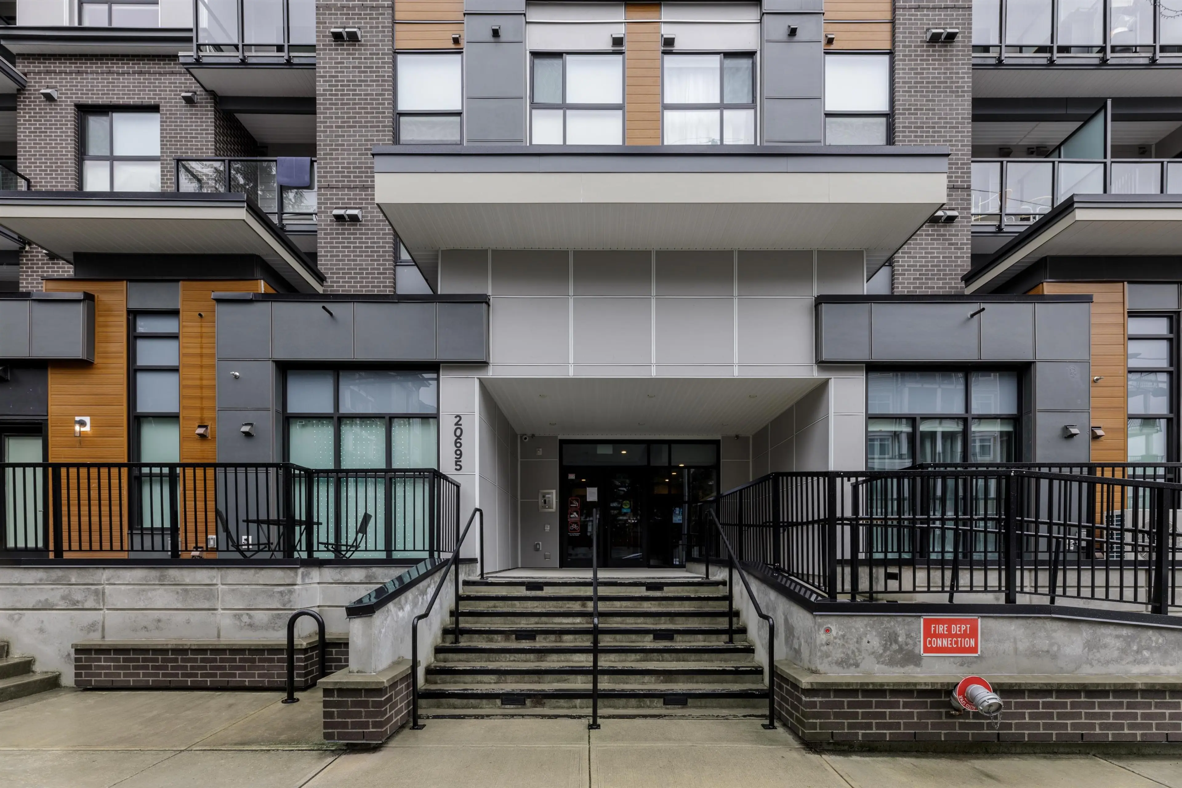 Property at #304 20695 EASTLEIGH CRESCENT, Langley, BC