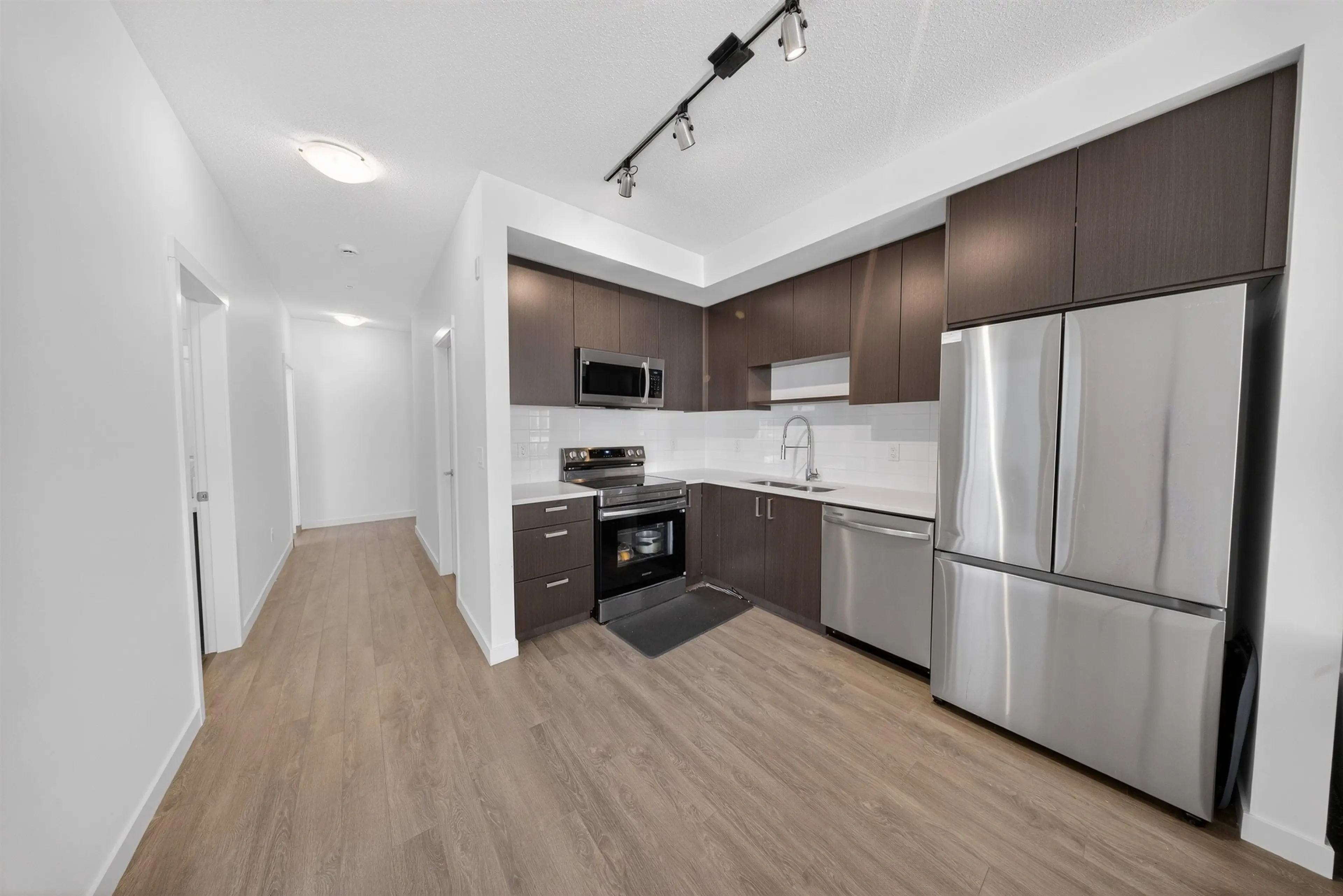 Property at #B3-407 15777 85 AVENUE, Surrey, BC