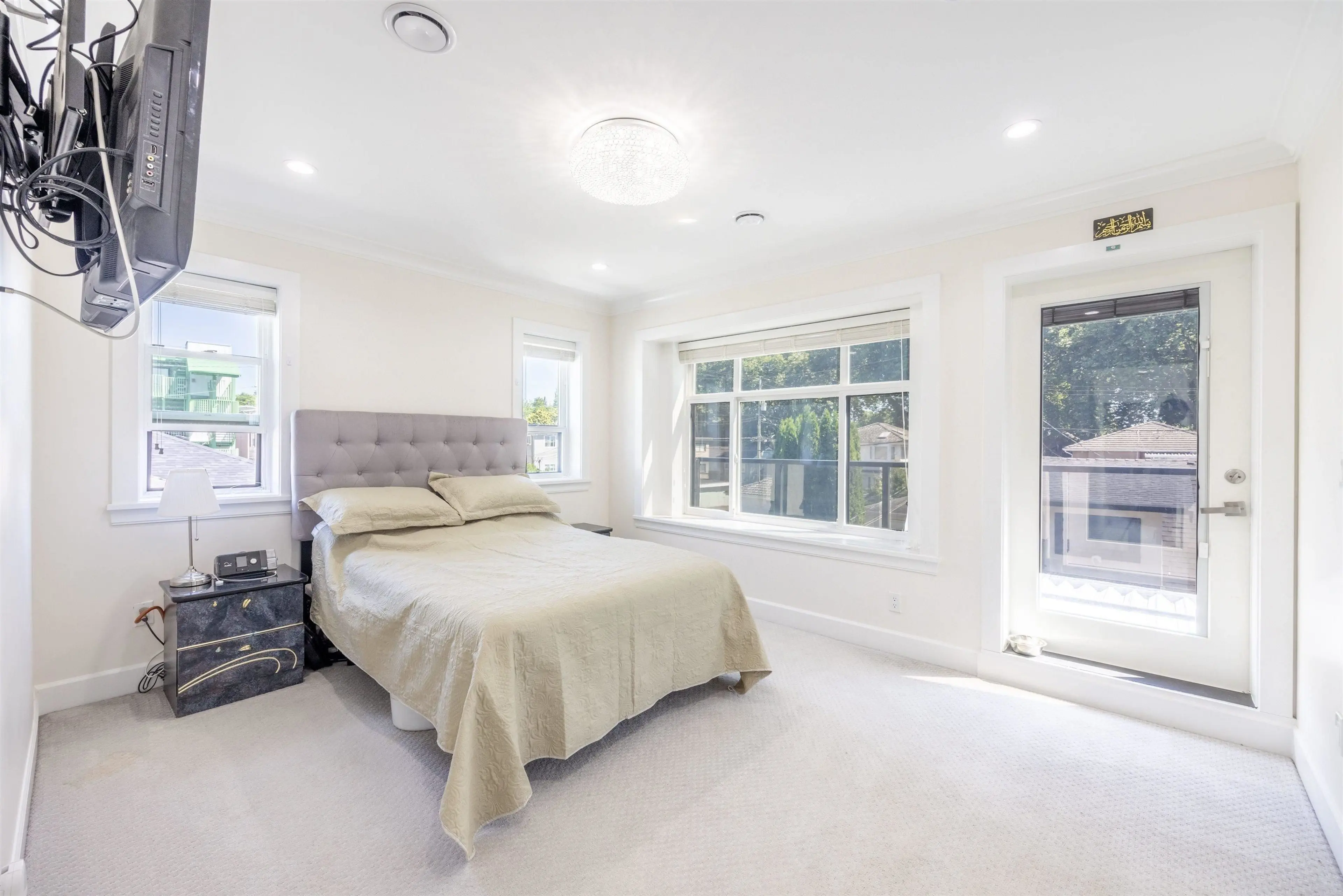 Property at 172 ONTARIO PLACE, Vancouver, BC