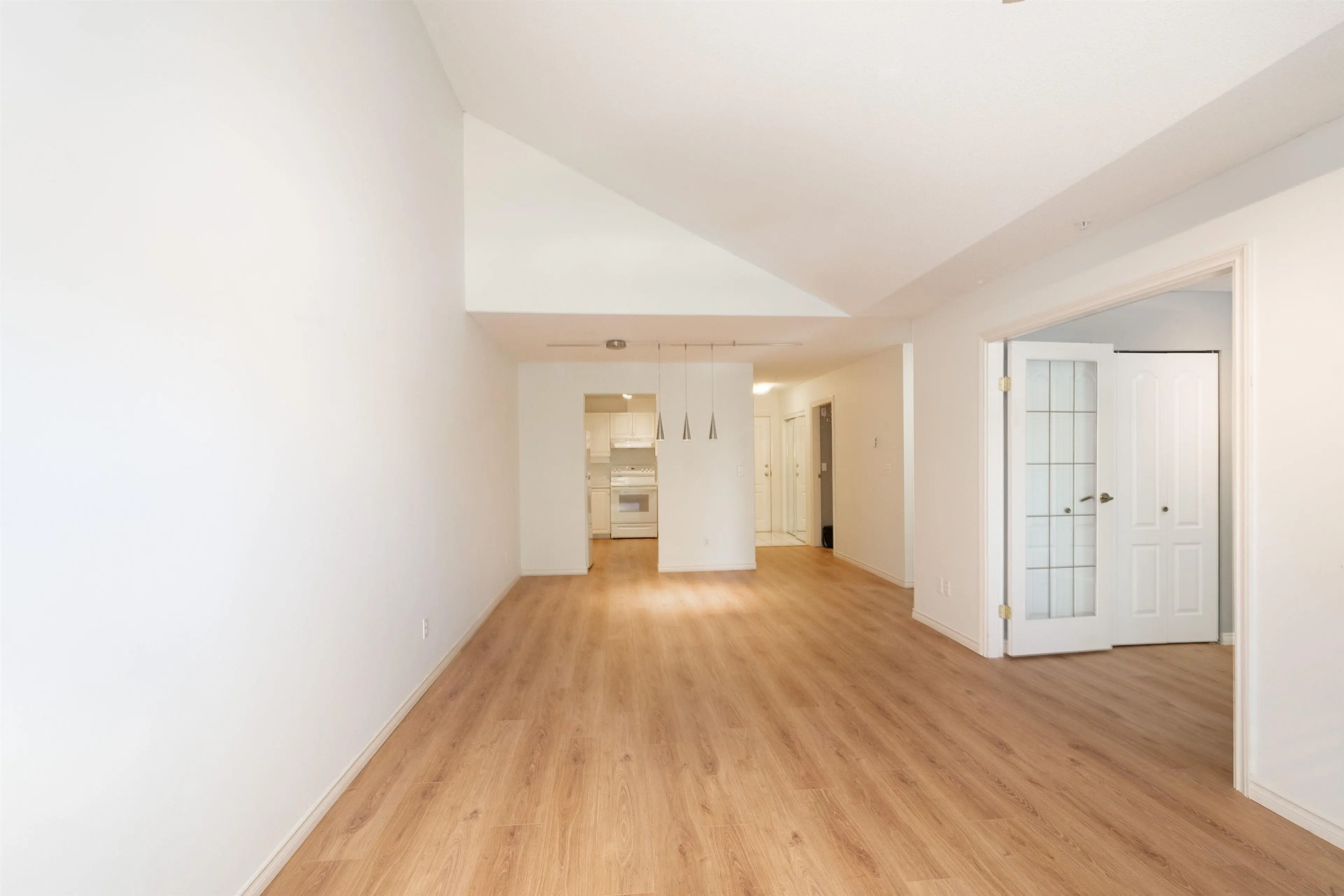 Property at #311 15272 20 AVENUE, Surrey, BC