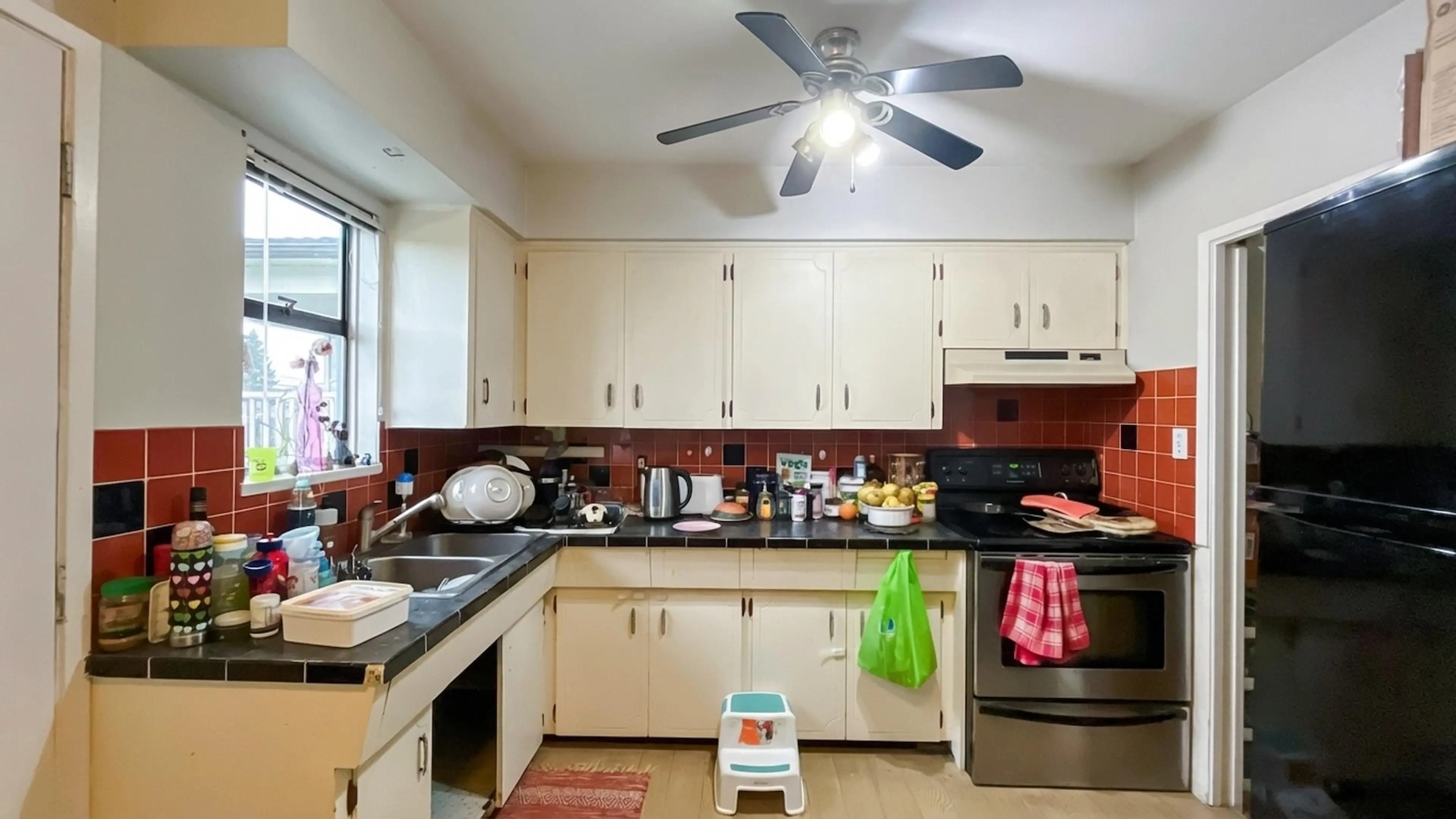 Property at 6609-6611 LAKEVIEW AVENUE, Burnaby, BC