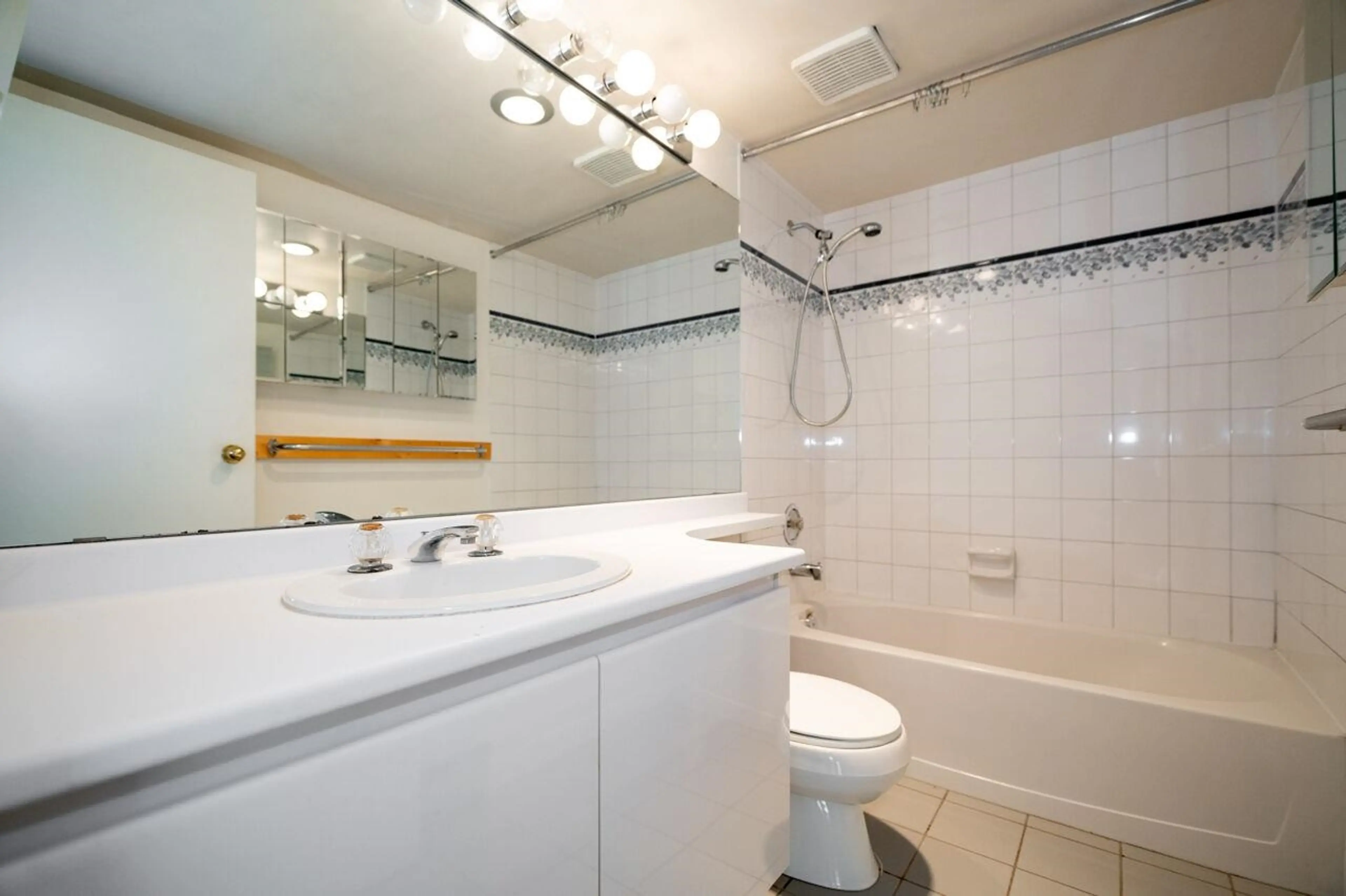 Property at #401 1566 W 13 AVENUE, Vancouver, BC