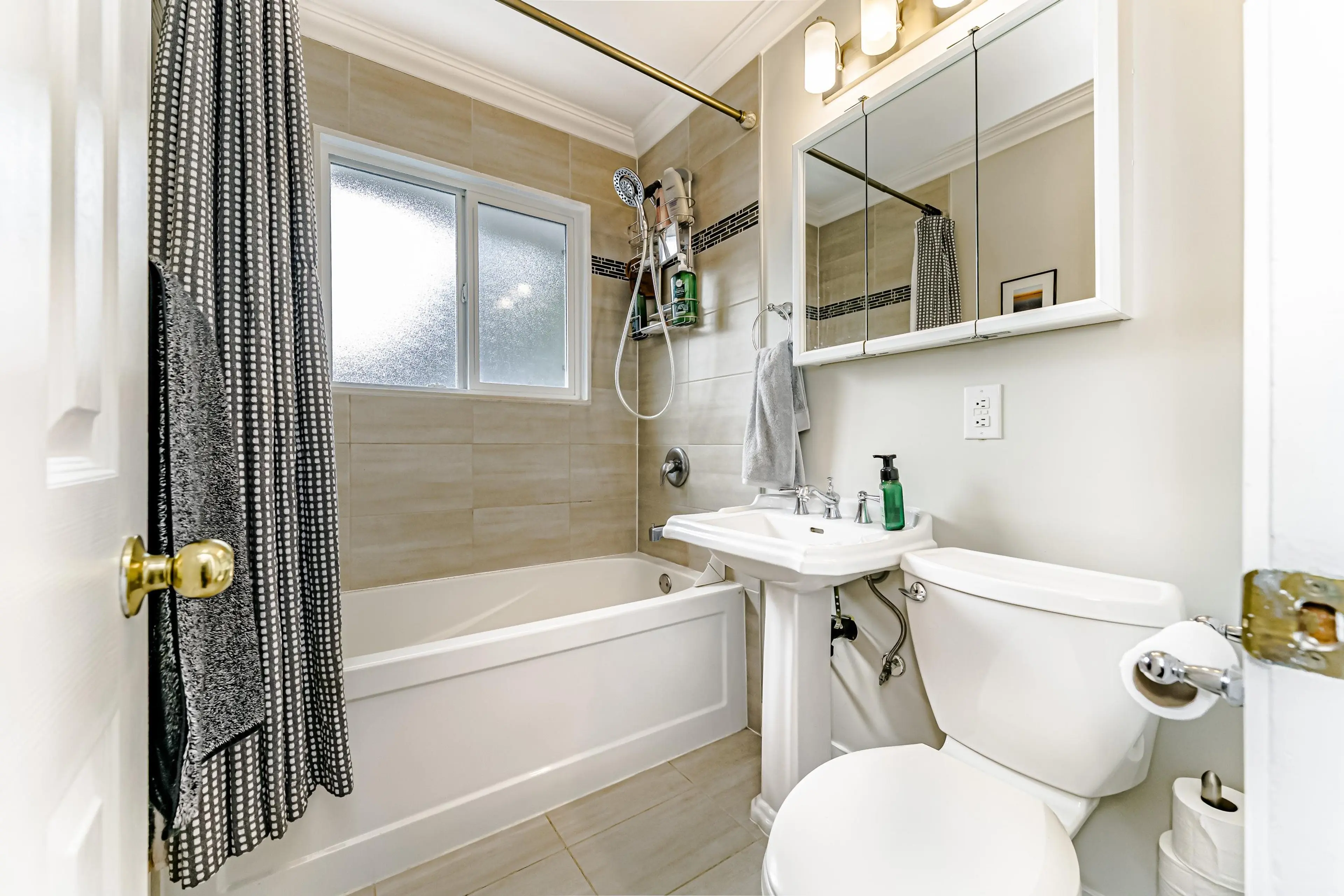 Property at 1749 DEEP COVE ROAD, North Vancouver, BC