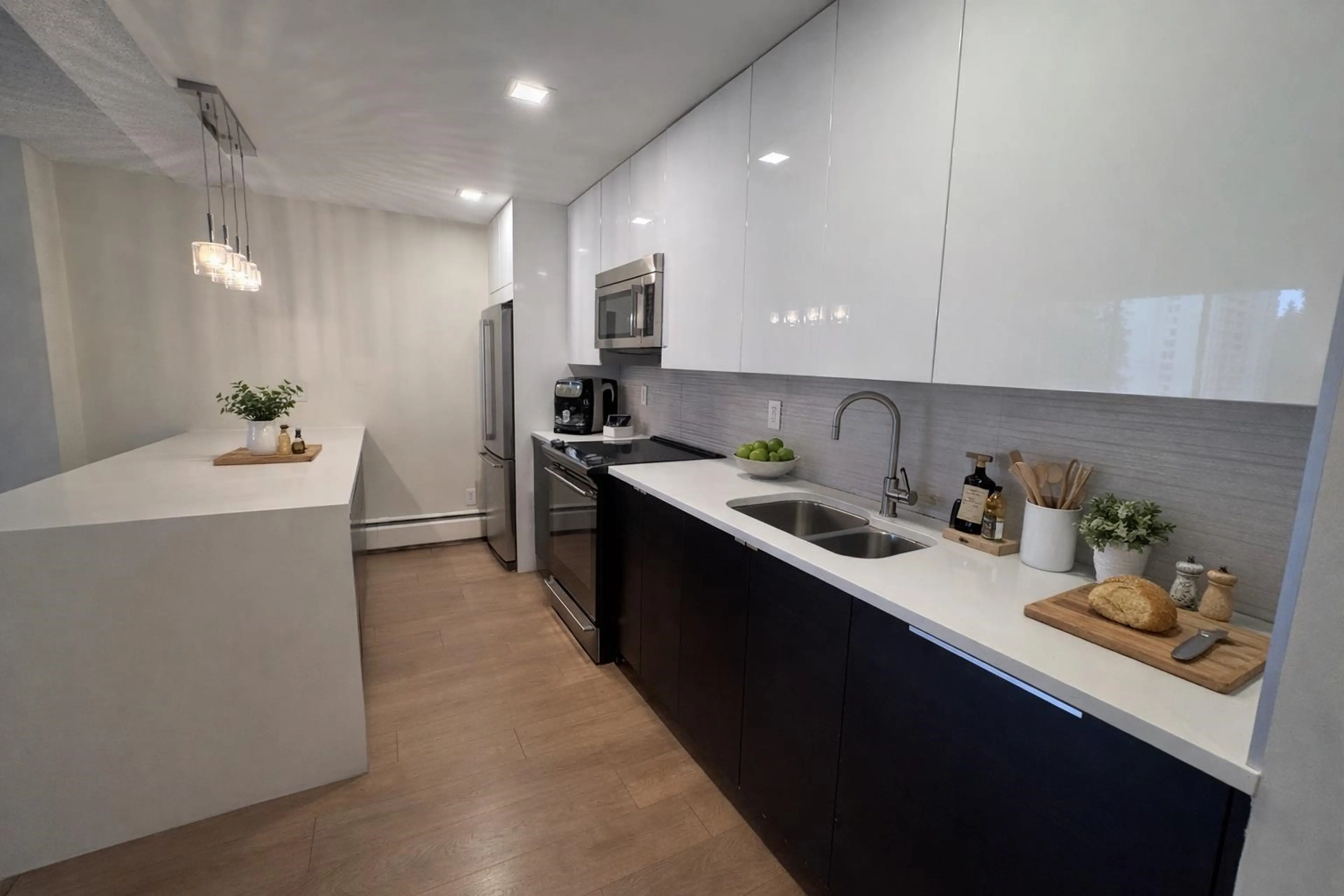 Property at #609 2016 FULLERTON AVENUE, North Vancouver, BC