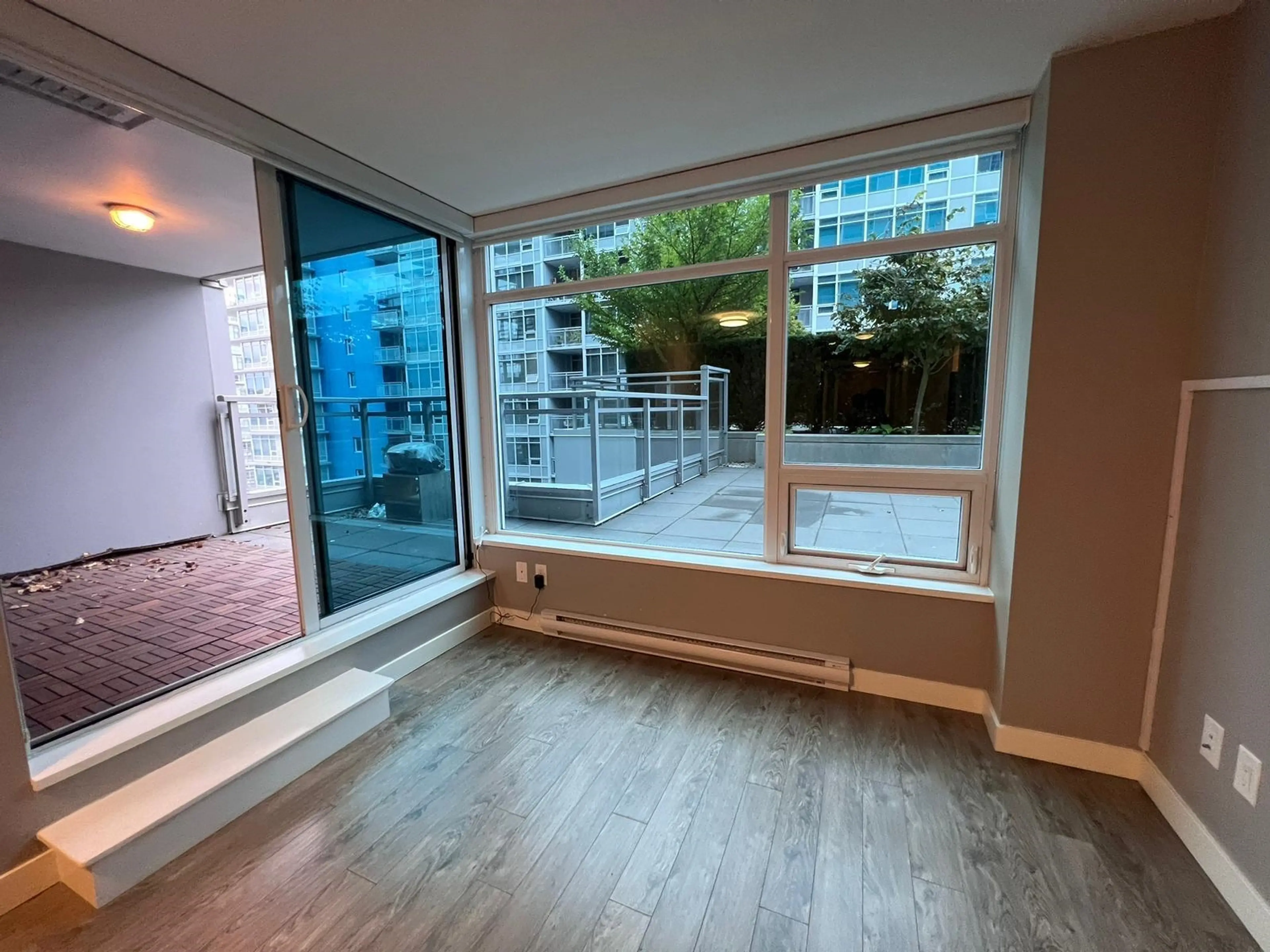 Property at #915 6288 NO. 3 ROAD, Richmond, BC