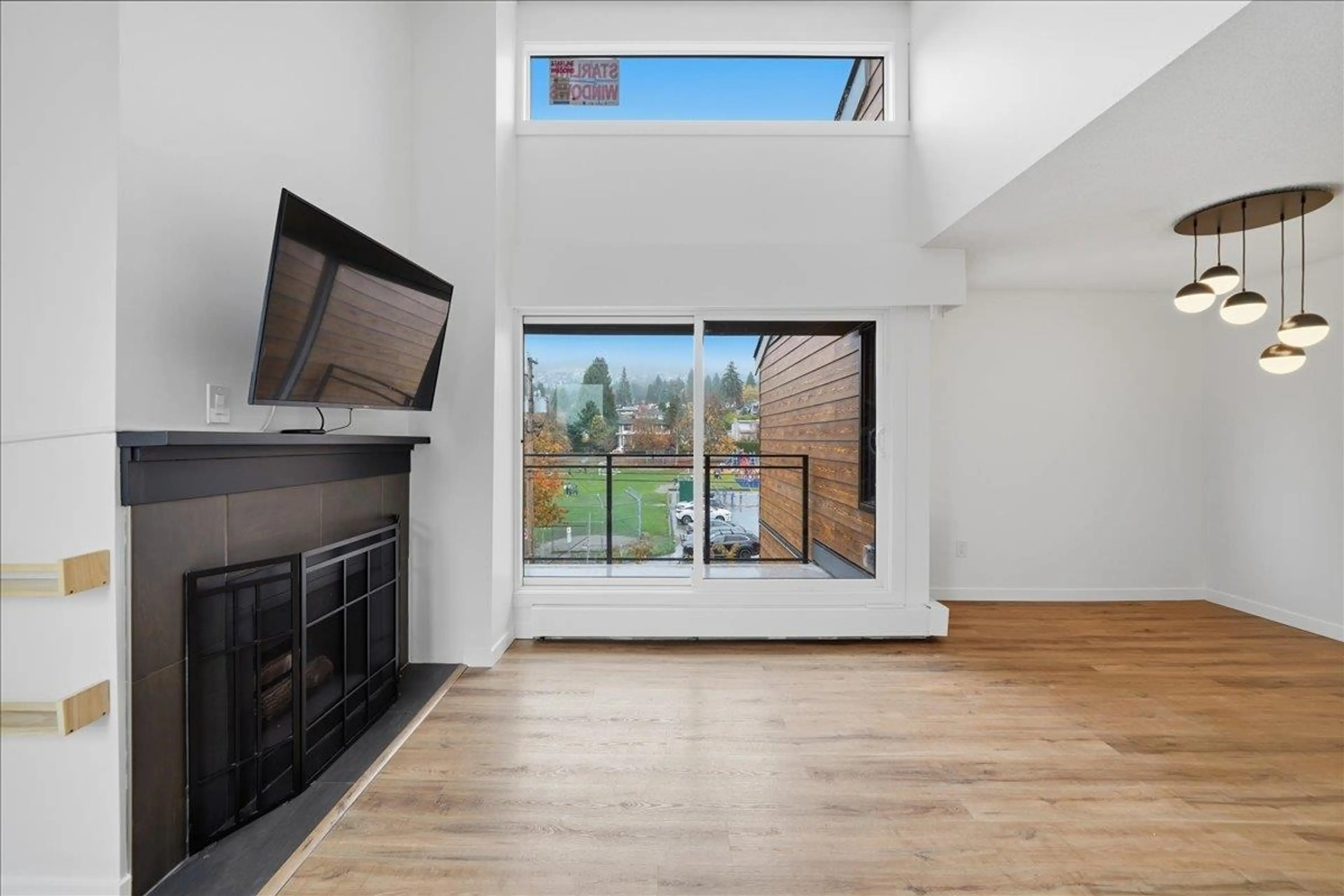 Property at #406 1340 DUCHESS AVENUE, West Vancouver, BC