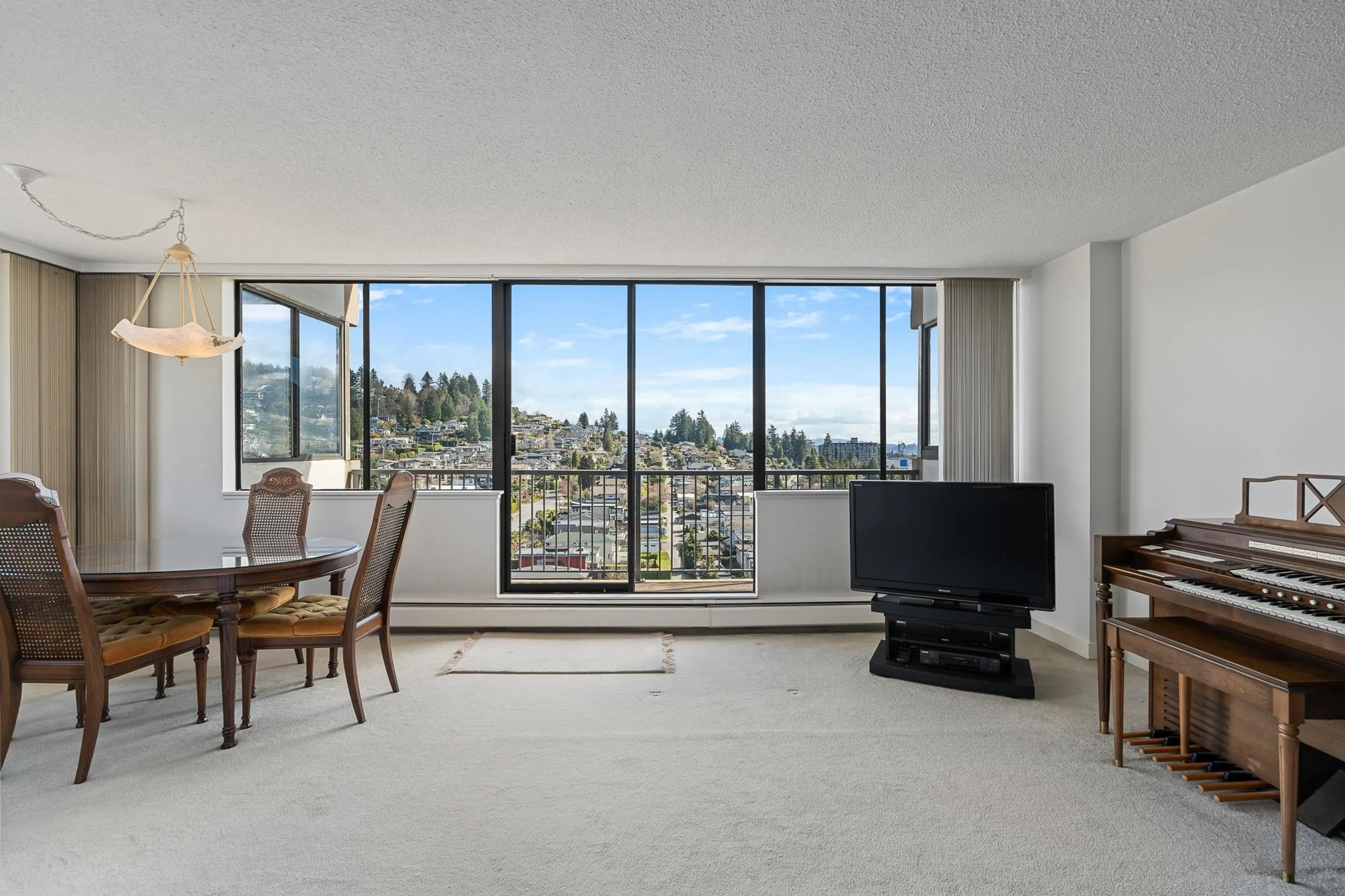 Property at #1405 555 13TH STREET, West Vancouver, BC