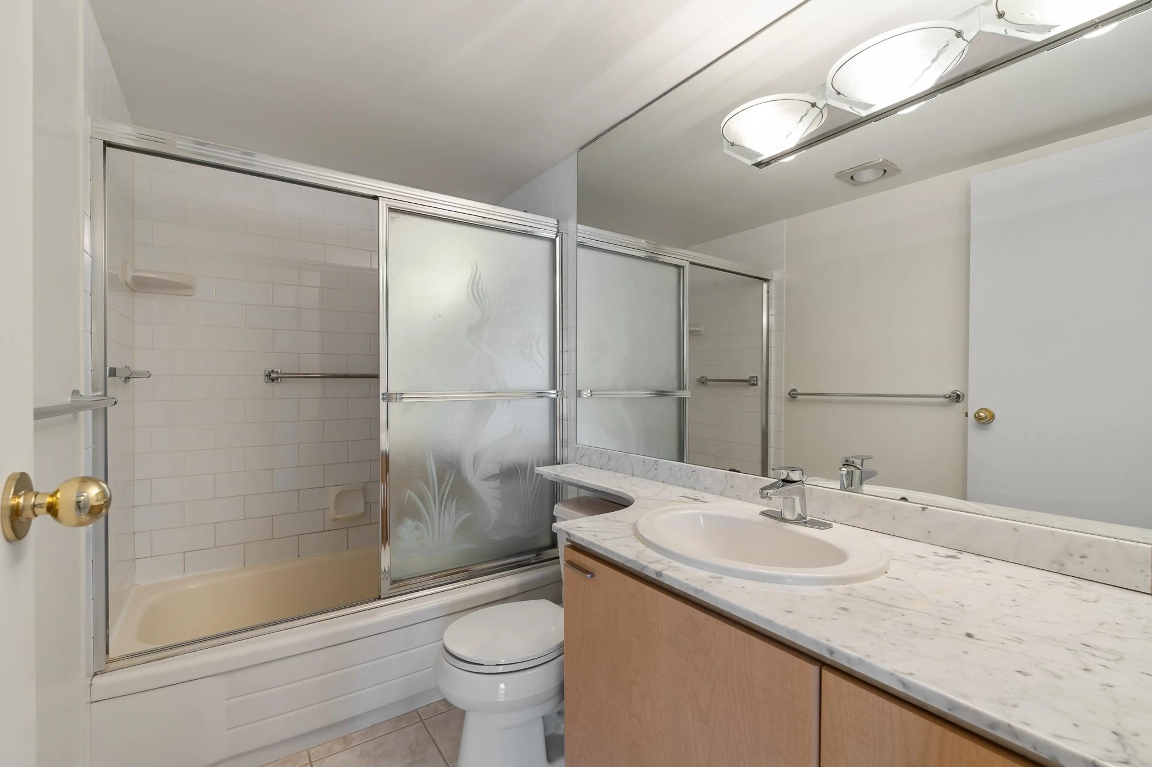 Property at #1405 555 13TH STREET, West Vancouver, BC