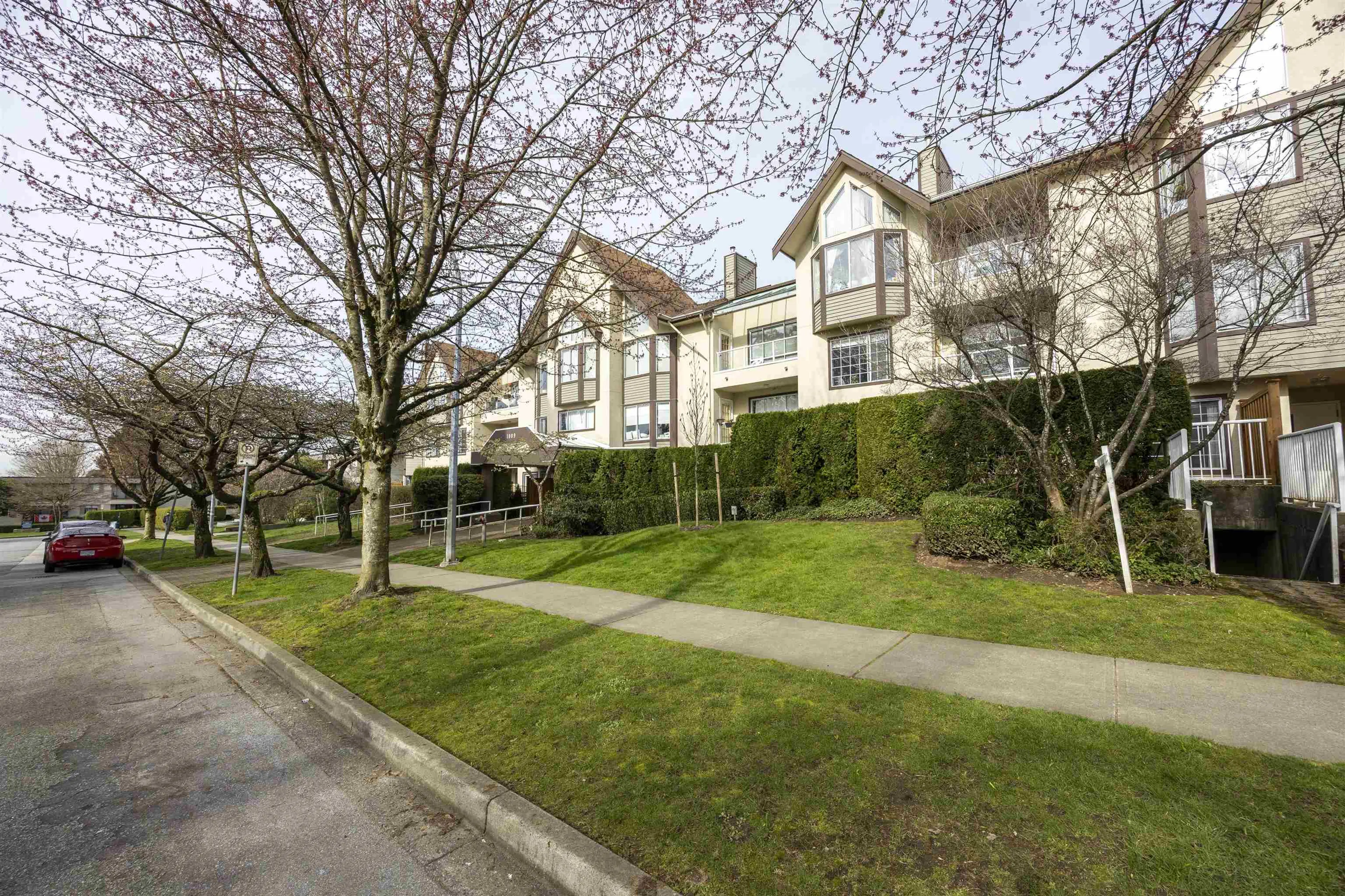 Property at #304 1009 HOWAY STREET, New Westminster, BC