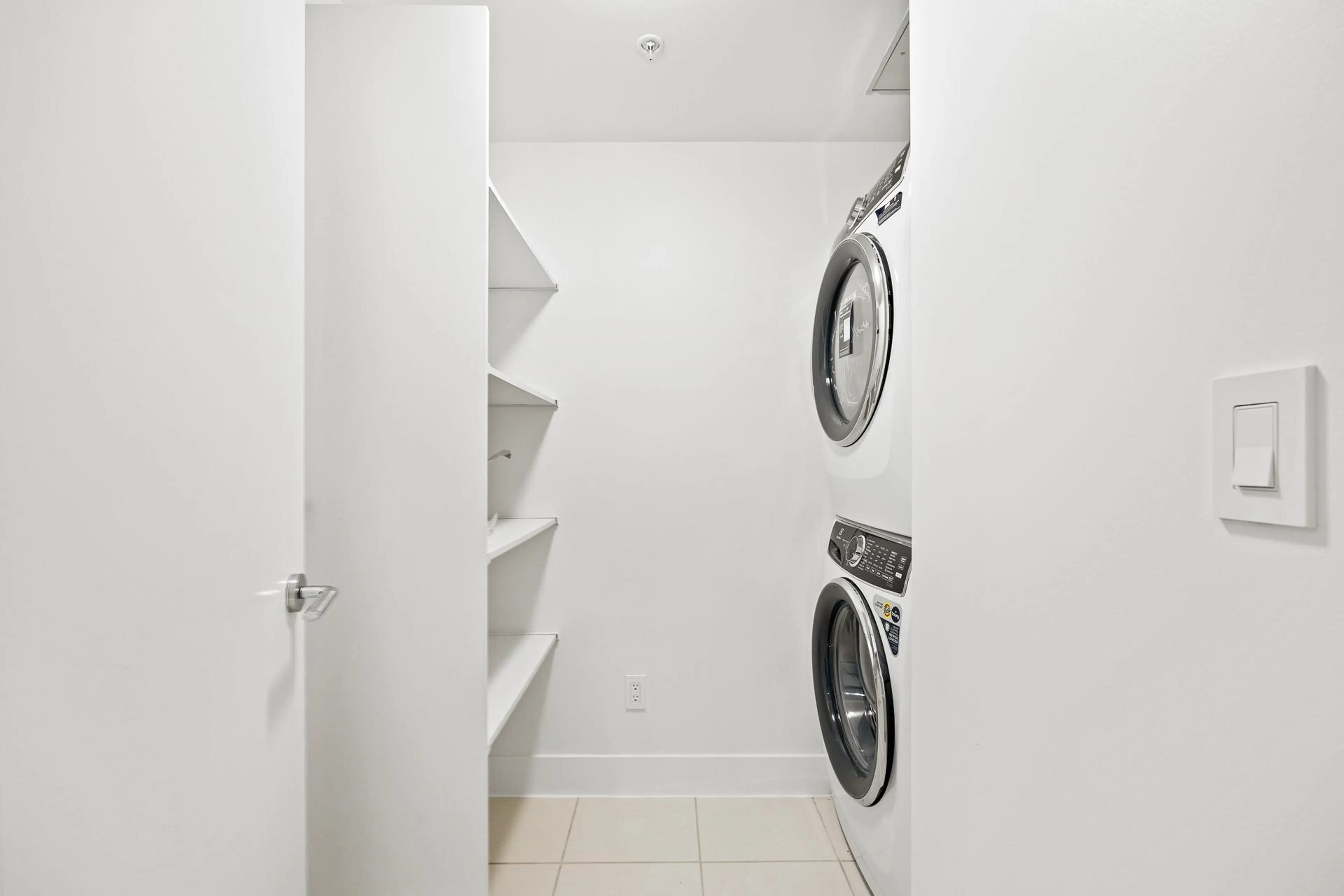 Property at #1505 1473 JOHNSTON ROAD, White Rock, BC