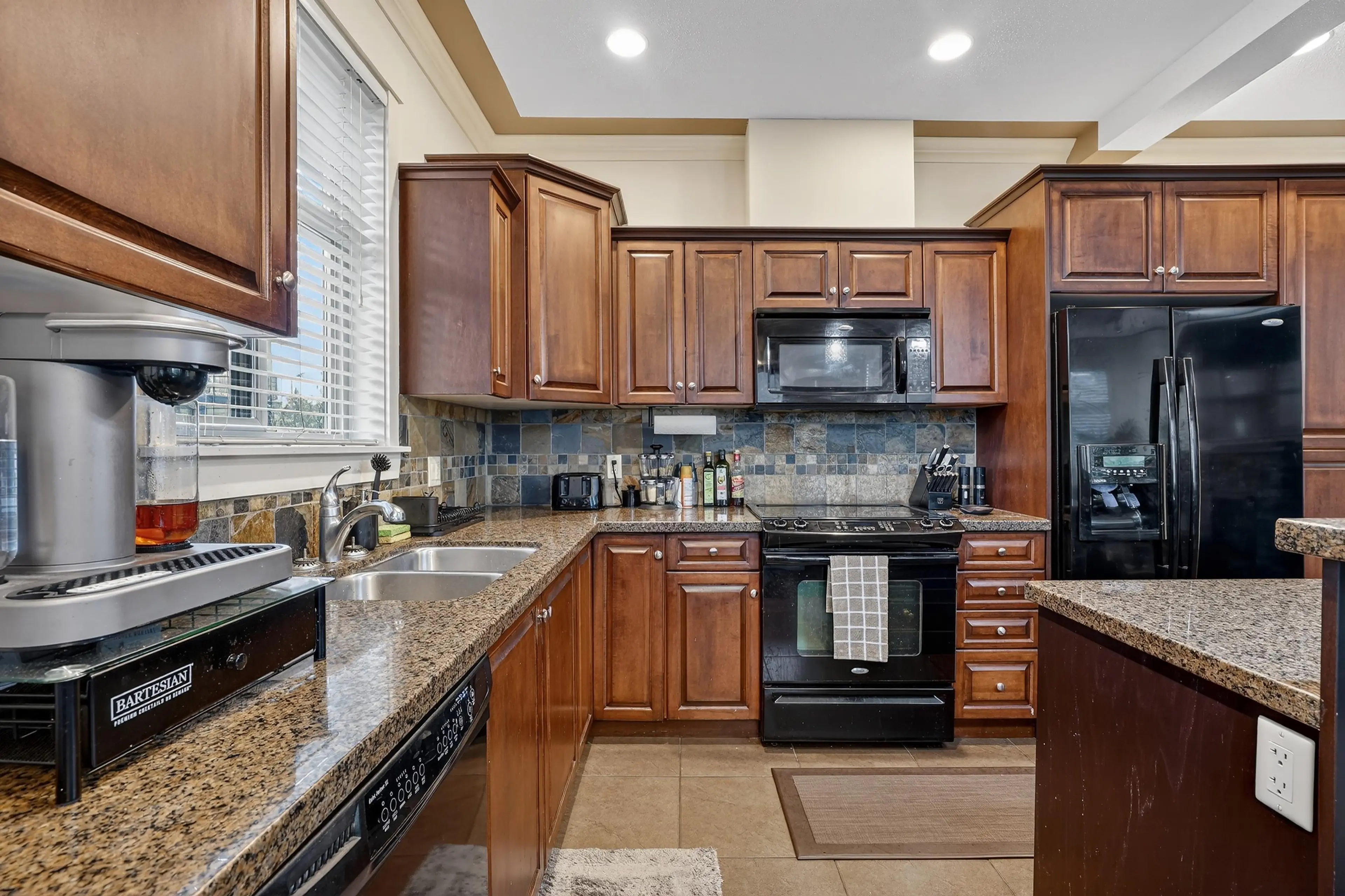 Property at #100 45893 CHESTERFIELD AVENUE, Chilliwack, BC