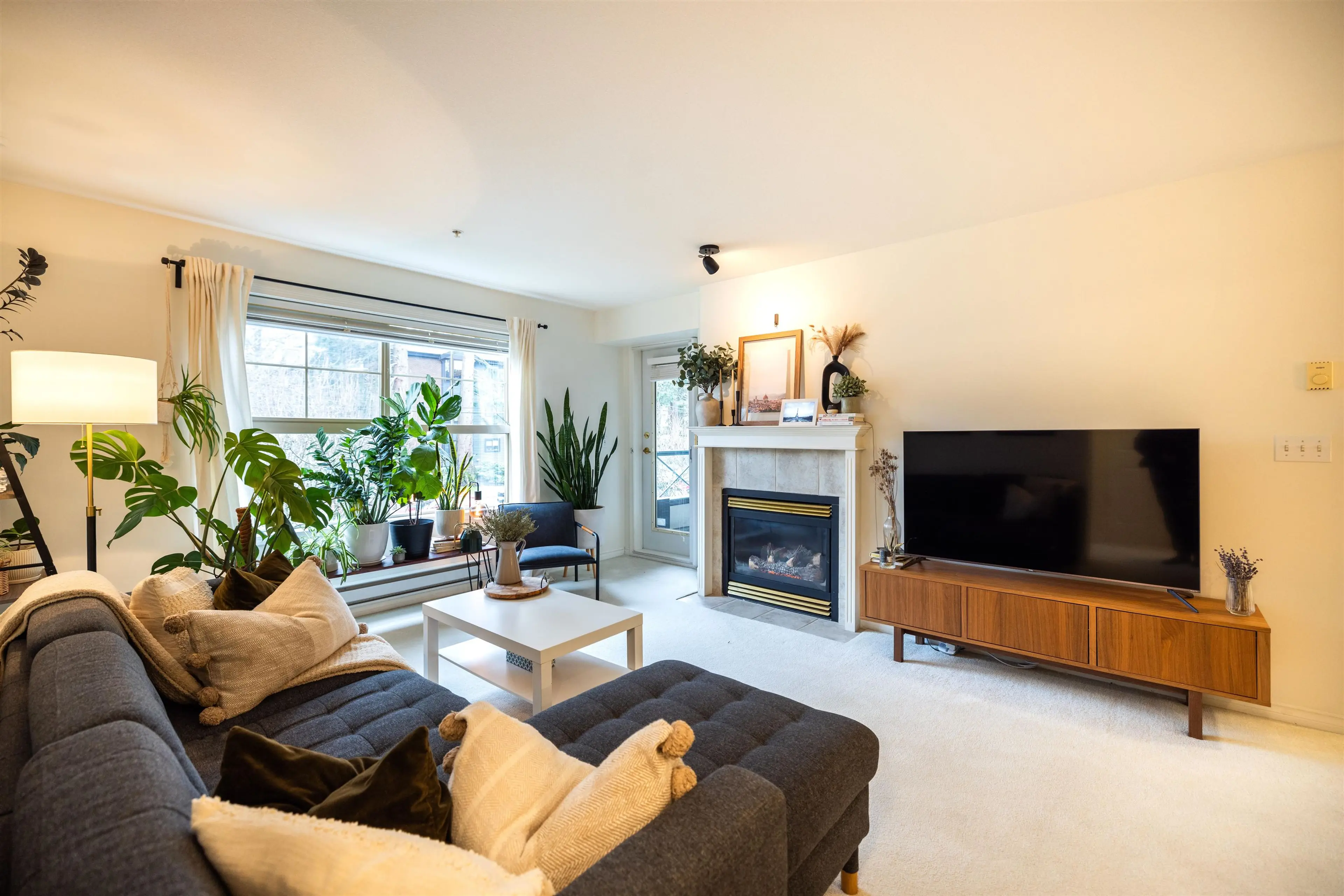 Property at #207 15325 17 AVENUE, Surrey, BC