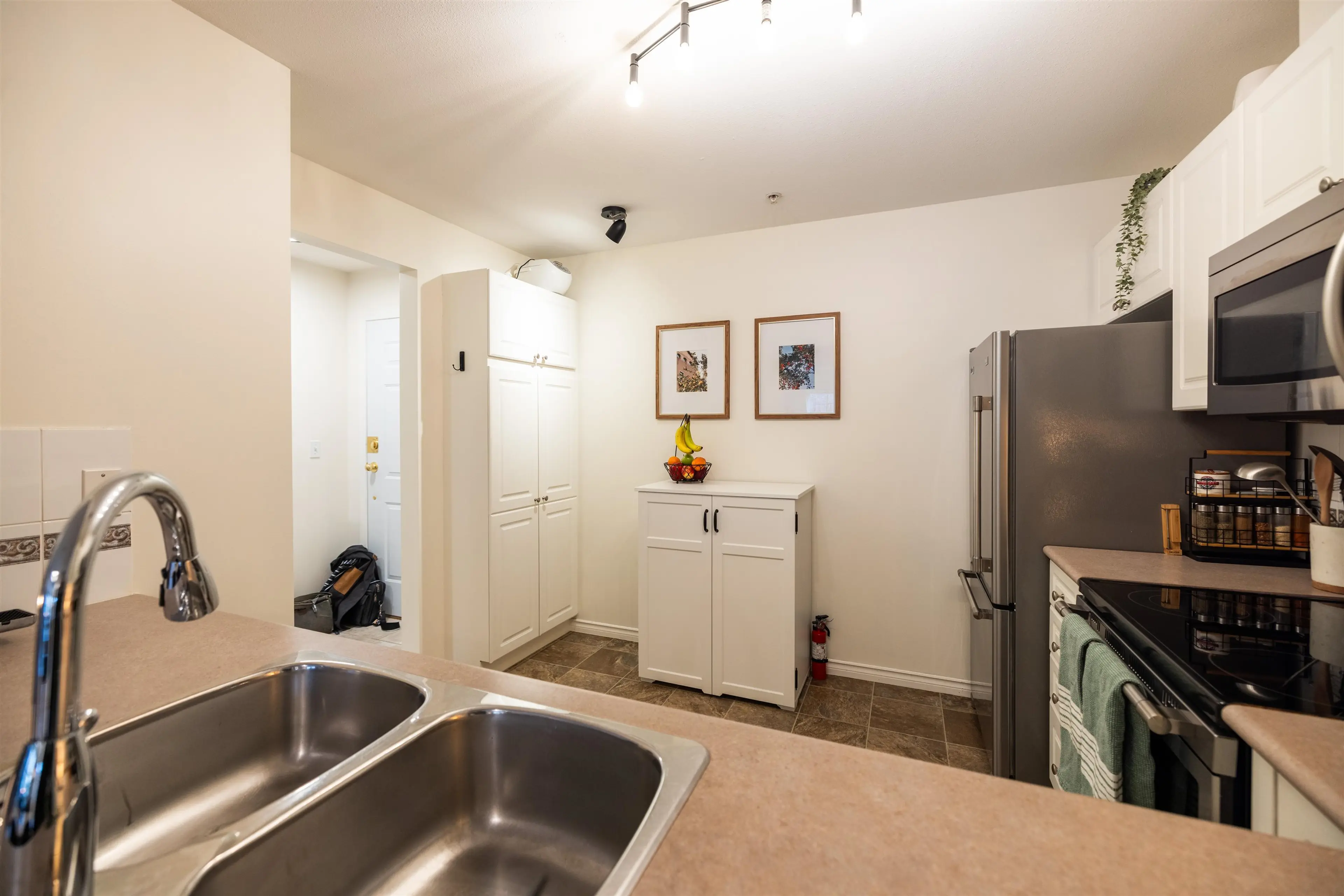 Property at #207 15325 17 AVENUE, Surrey, BC