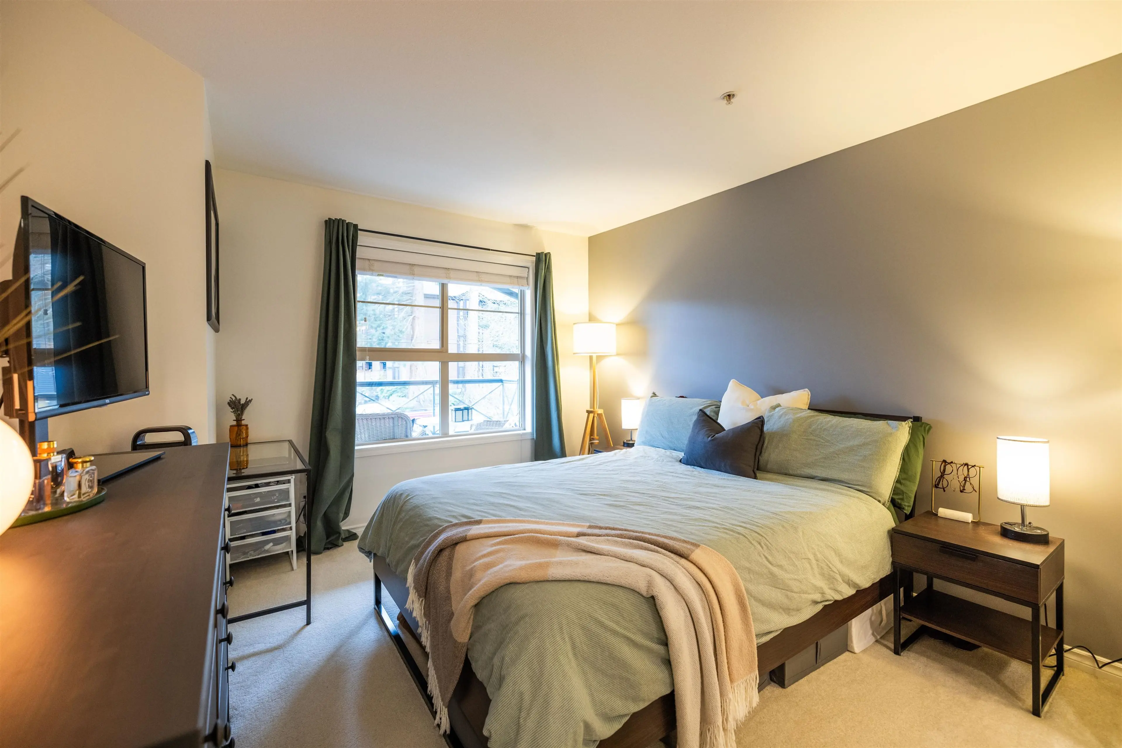 Property at #207 15325 17 AVENUE, Surrey, BC