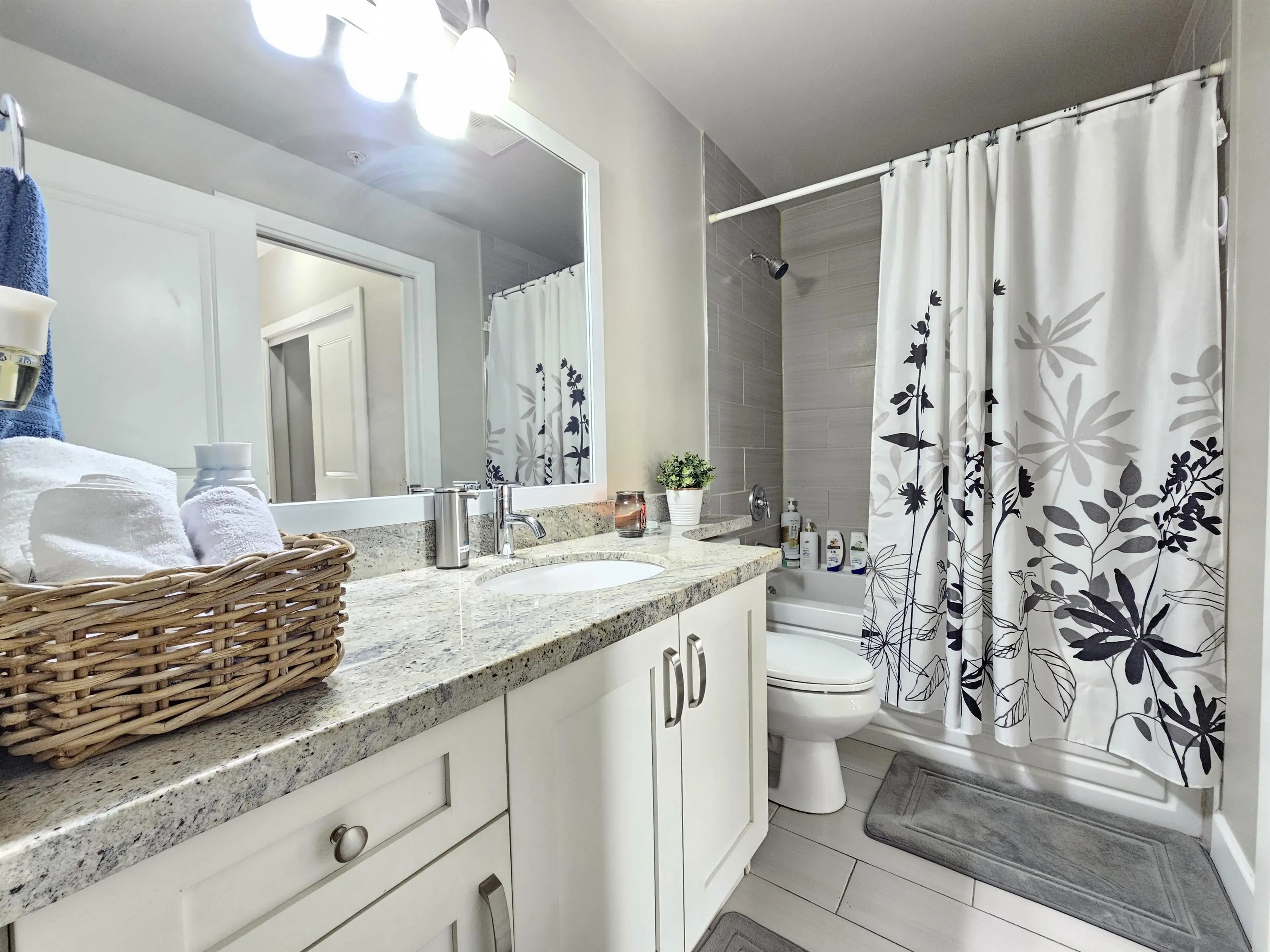 Property at #104 13897 FRASER HIGHWAY, Surrey, BC