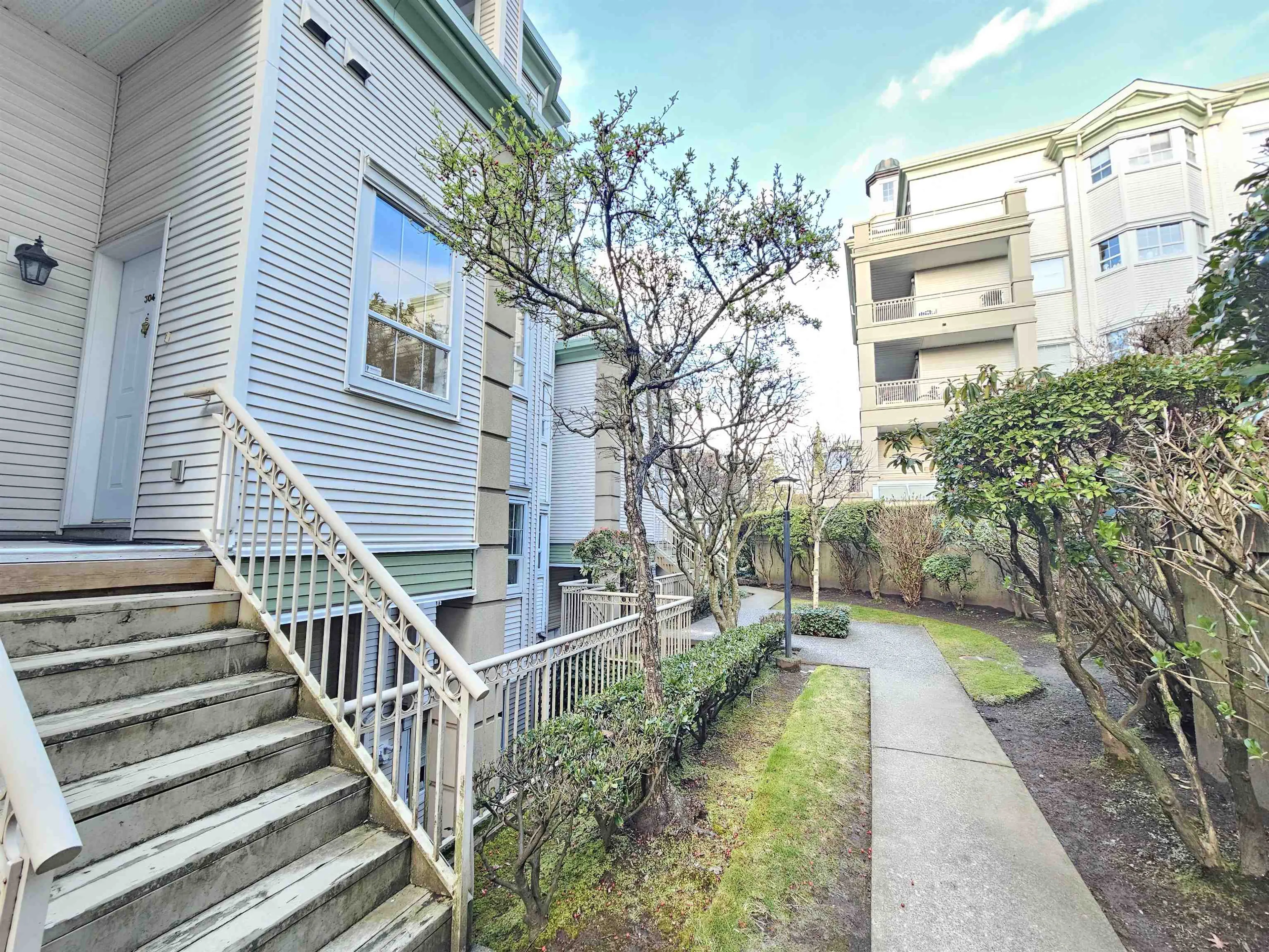 Property at #304 15258 105 AVENUE, Surrey, BC