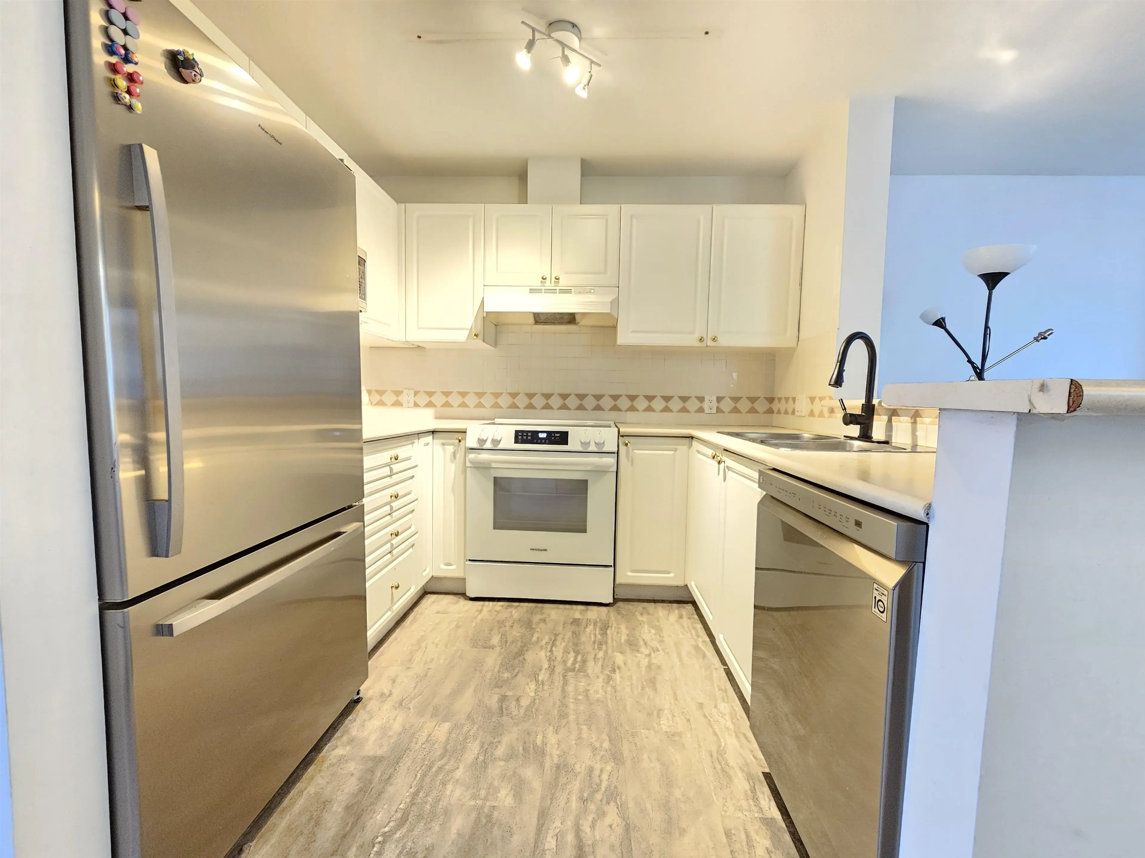 Property at #304 15258 105 AVENUE, Surrey, BC