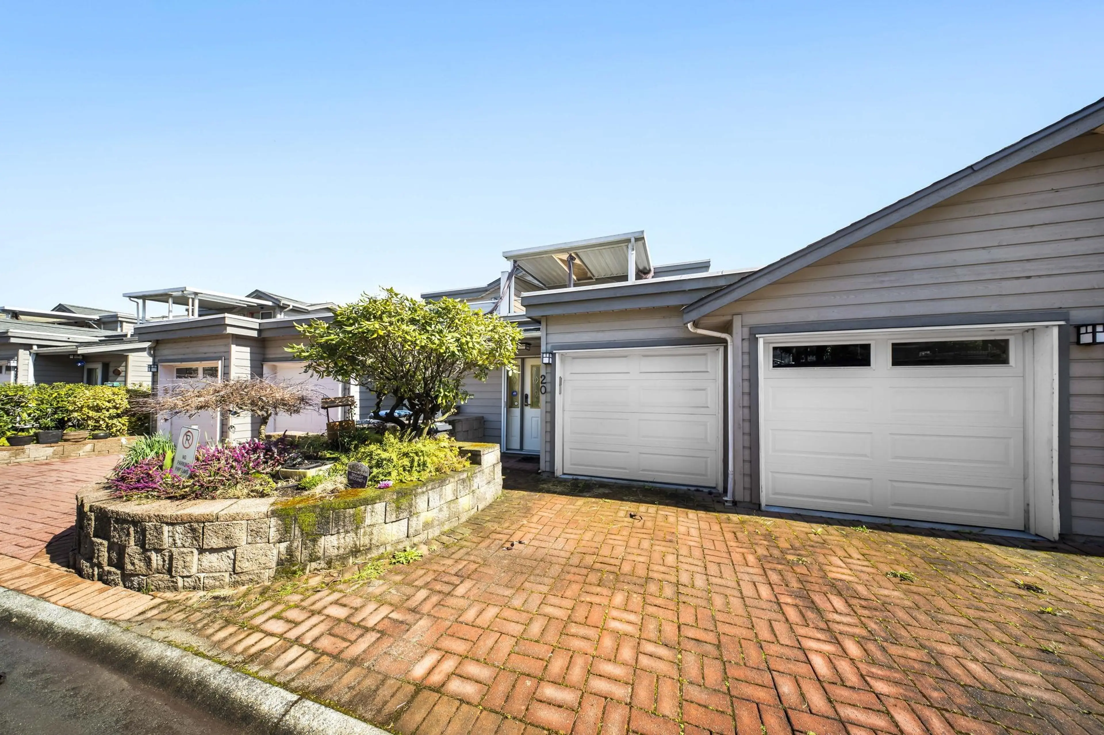 #20 323 GOVERNORS COURT - Image 2