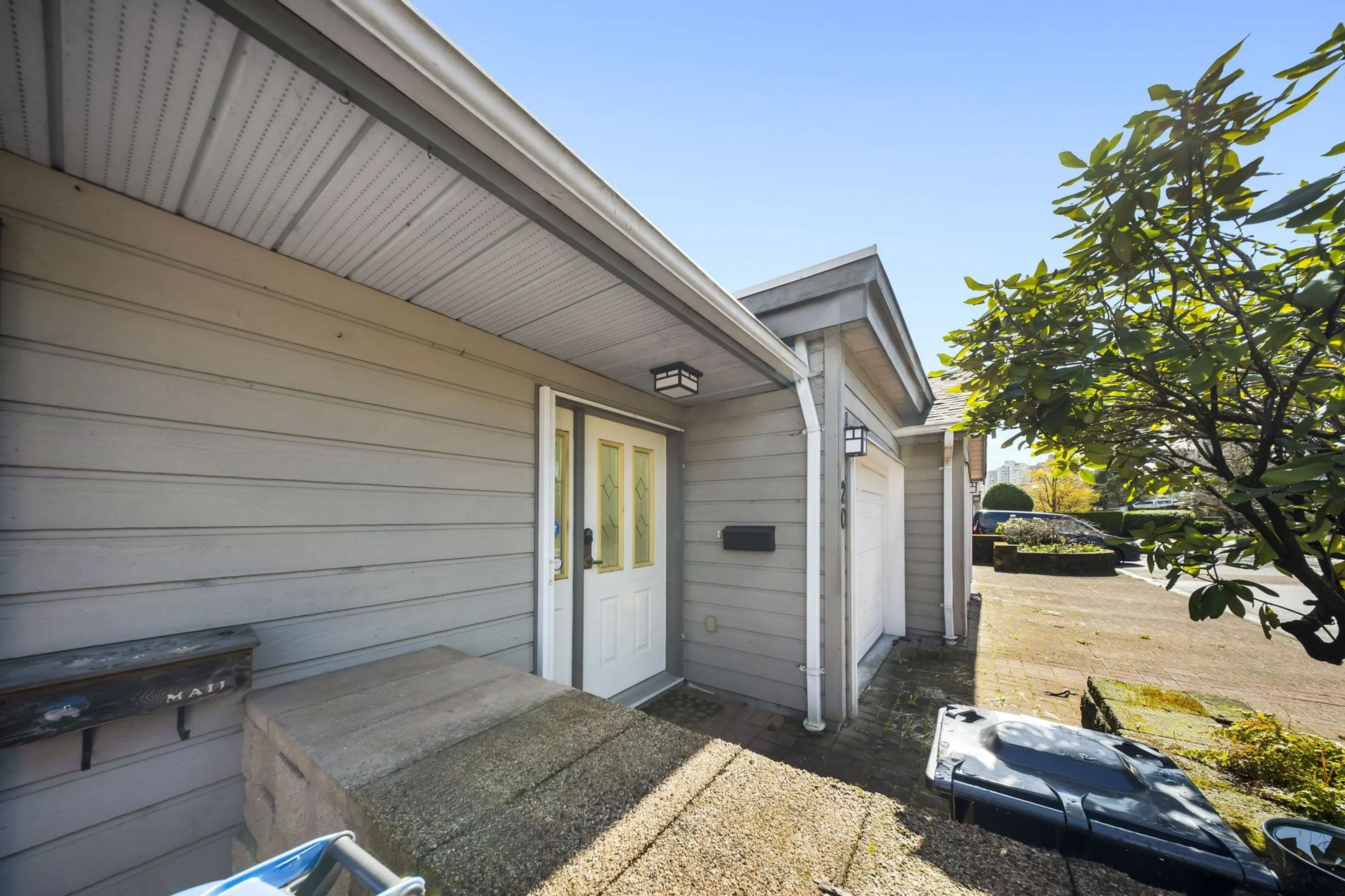 #20 323 GOVERNORS COURT - Image 4