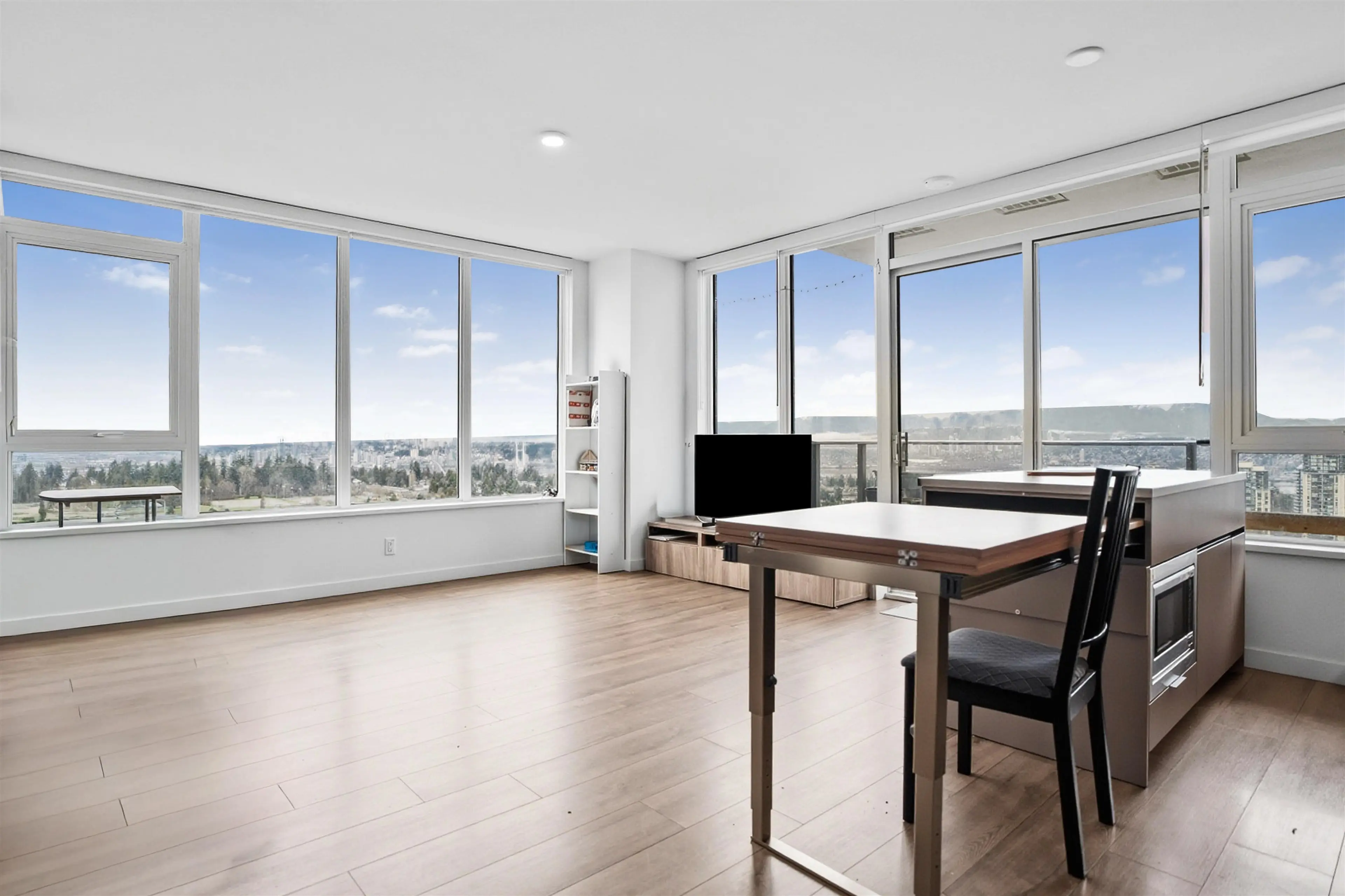 Property at #2602 10448 UNIVERSITY DRIVE, Surrey, BC