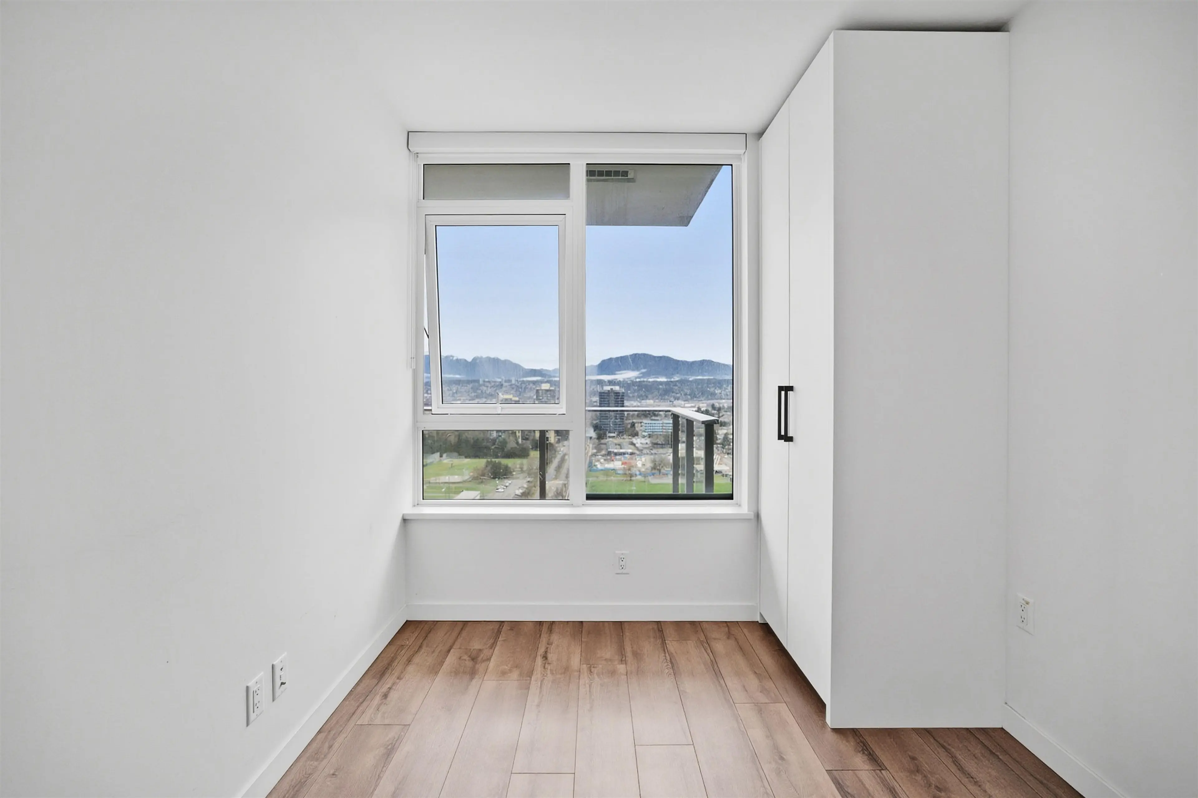 Property at #2602 10448 UNIVERSITY DRIVE, Surrey, BC