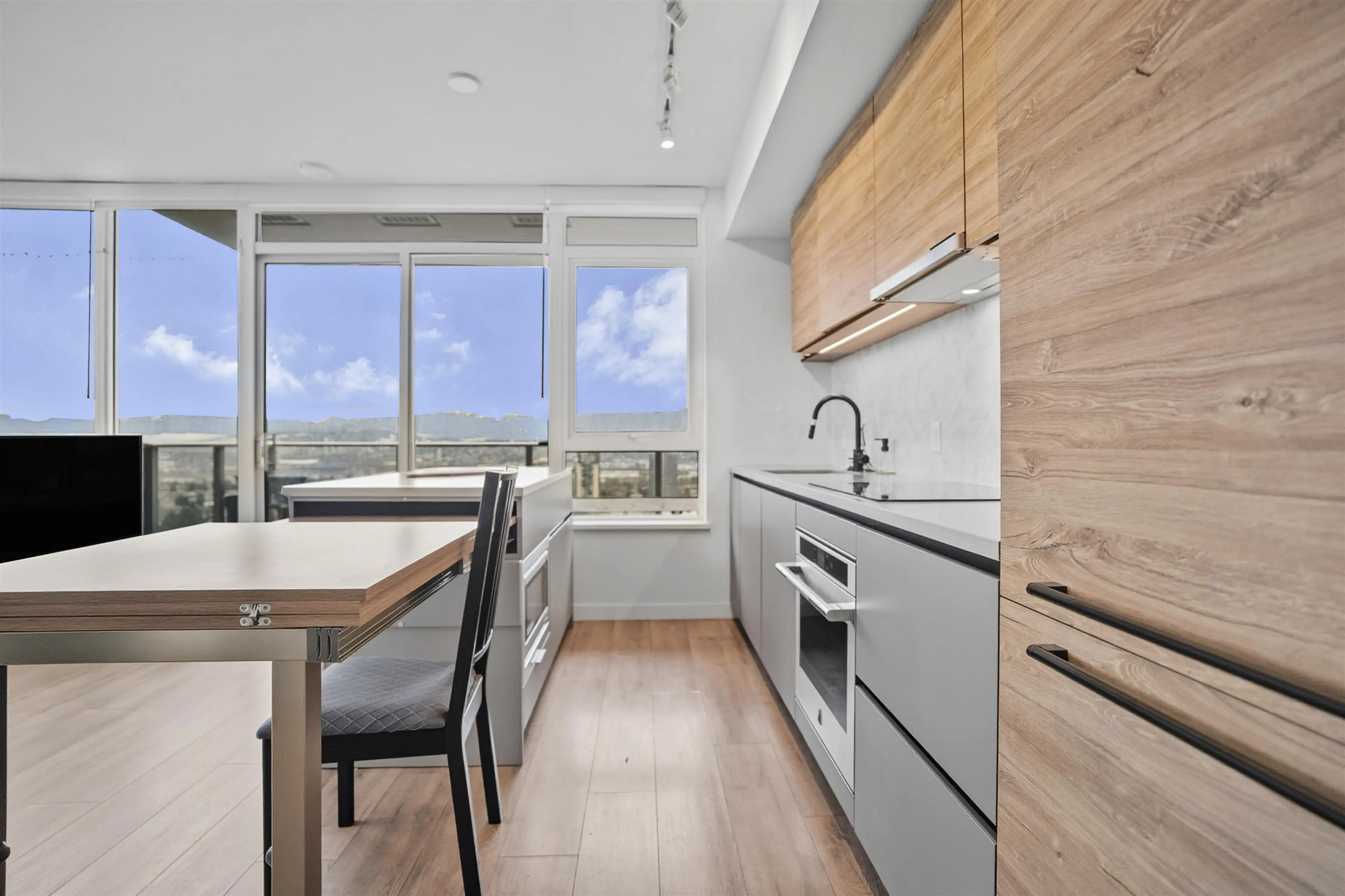 Property at #2602 10448 UNIVERSITY DRIVE, Surrey, BC