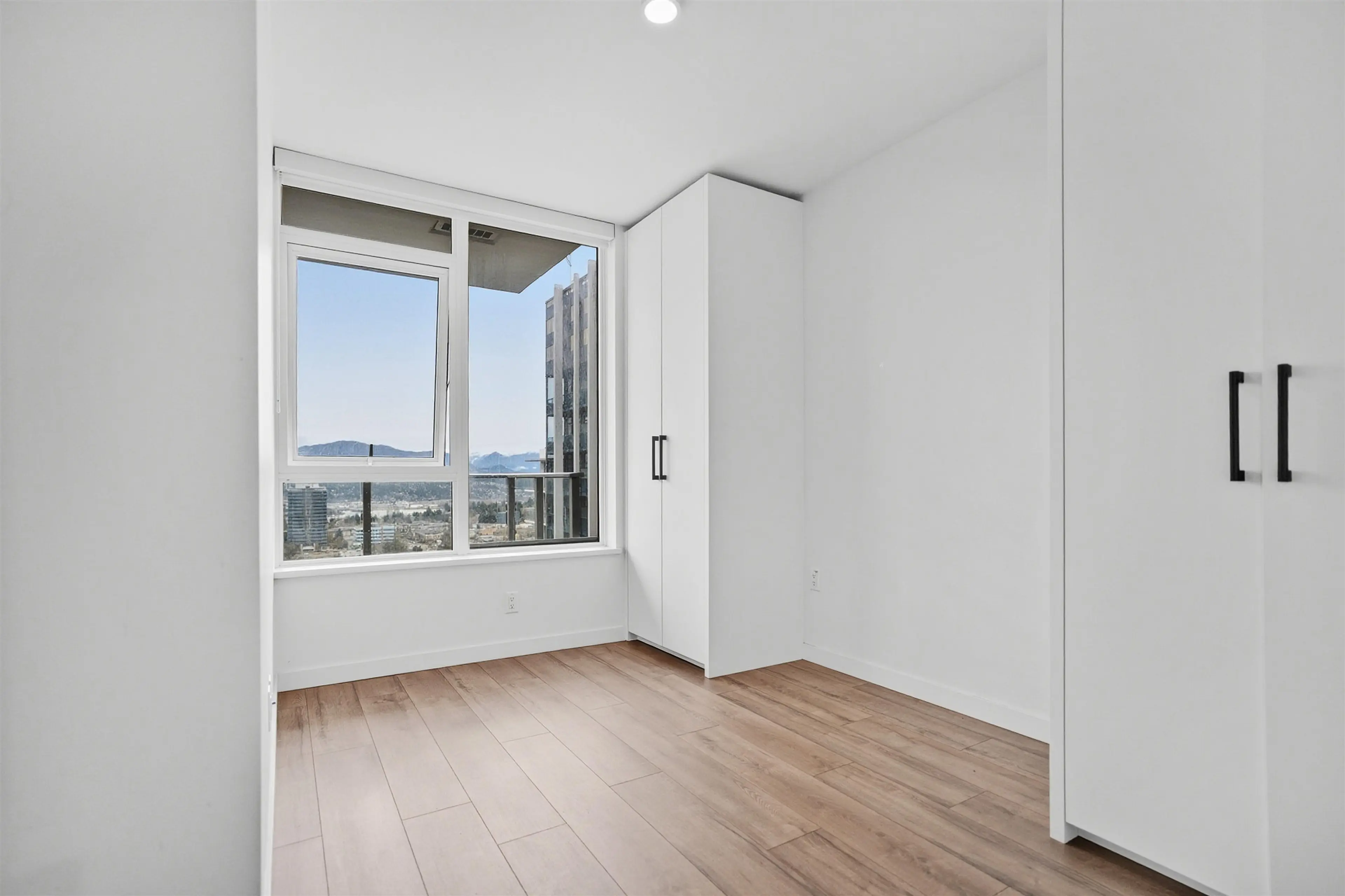 Property at #2602 10448 UNIVERSITY DRIVE, Surrey, BC