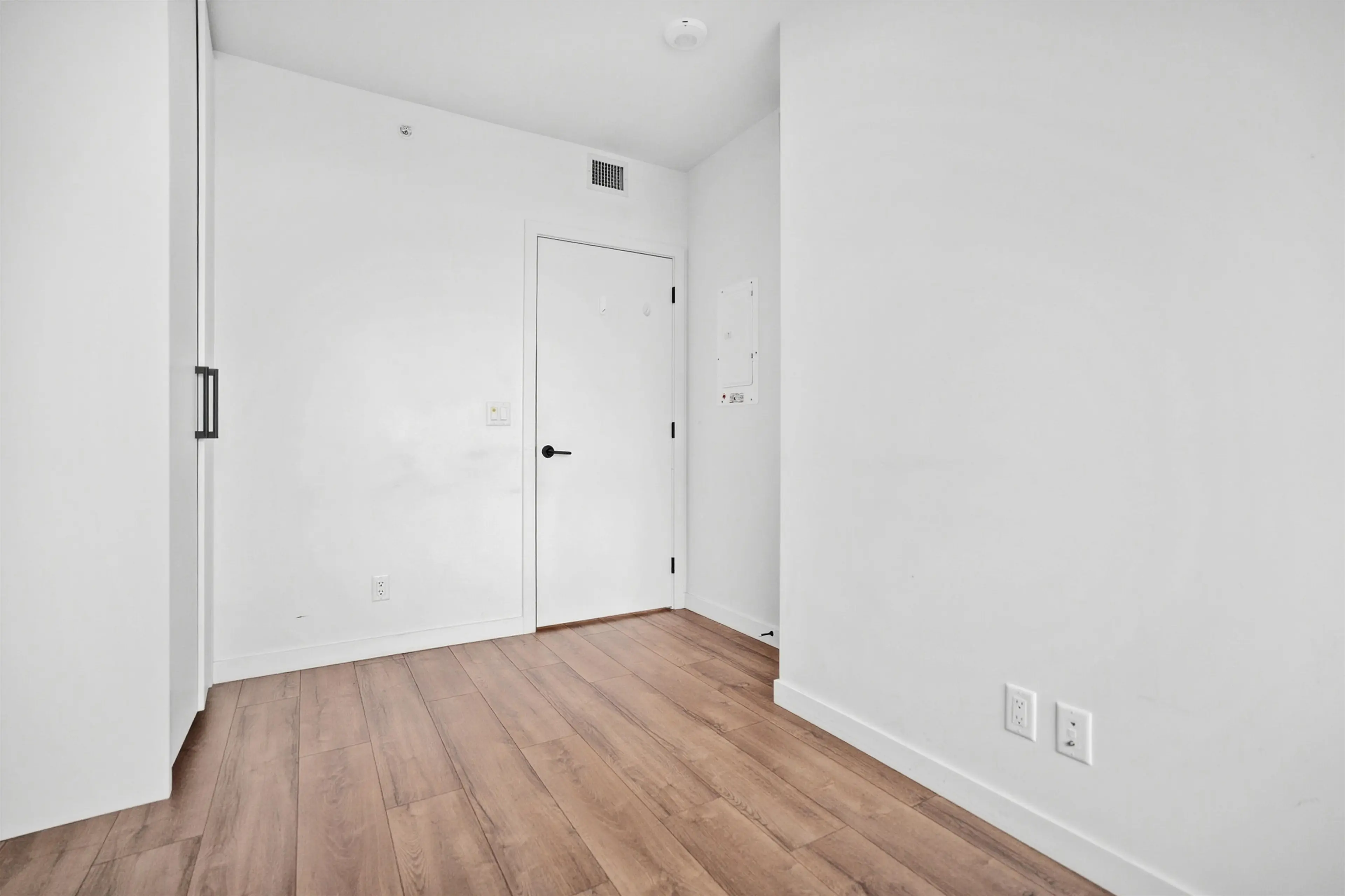 Property at #2602 10448 UNIVERSITY DRIVE, Surrey, BC