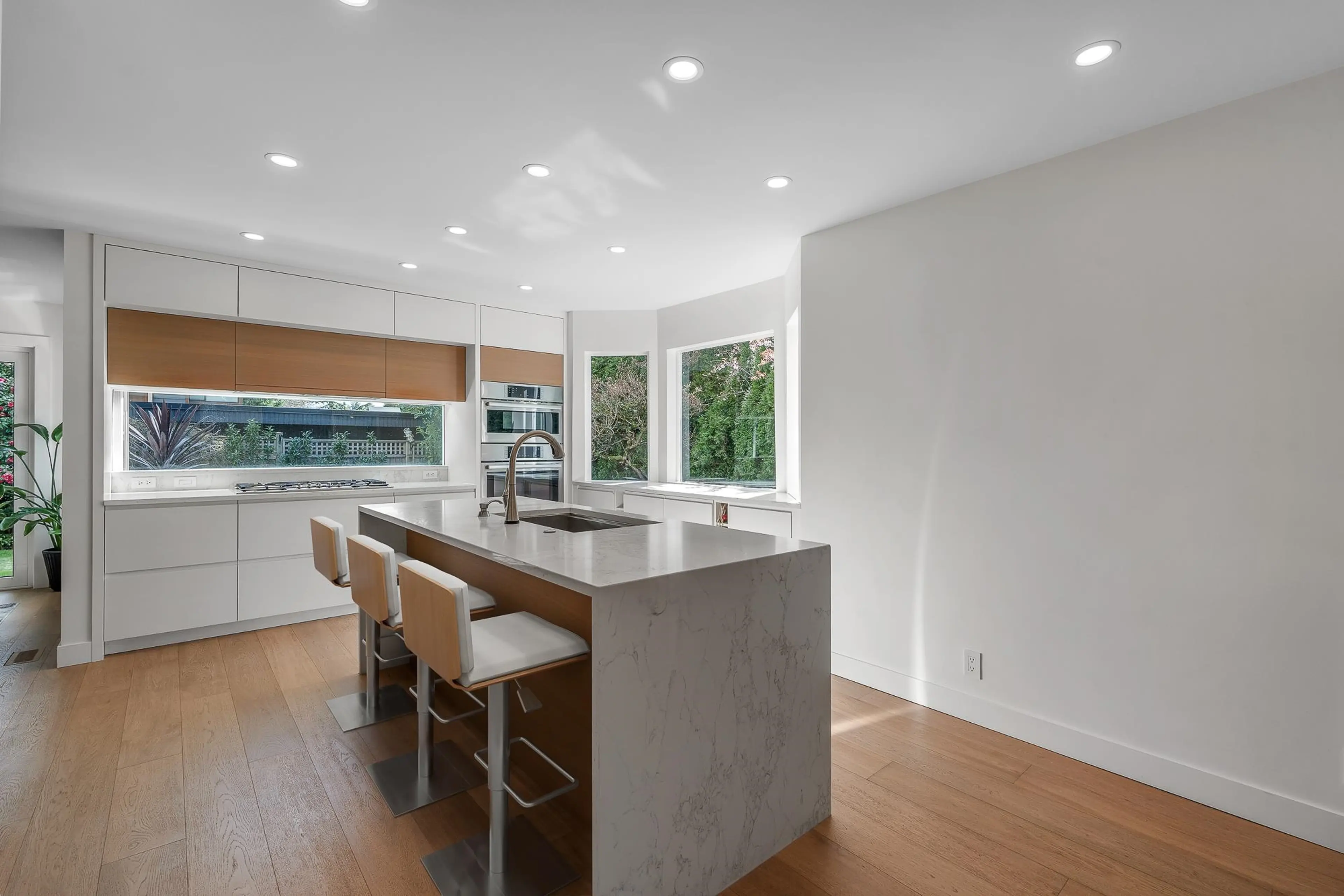 Property at 1842 MATHERS COURT, West Vancouver, BC