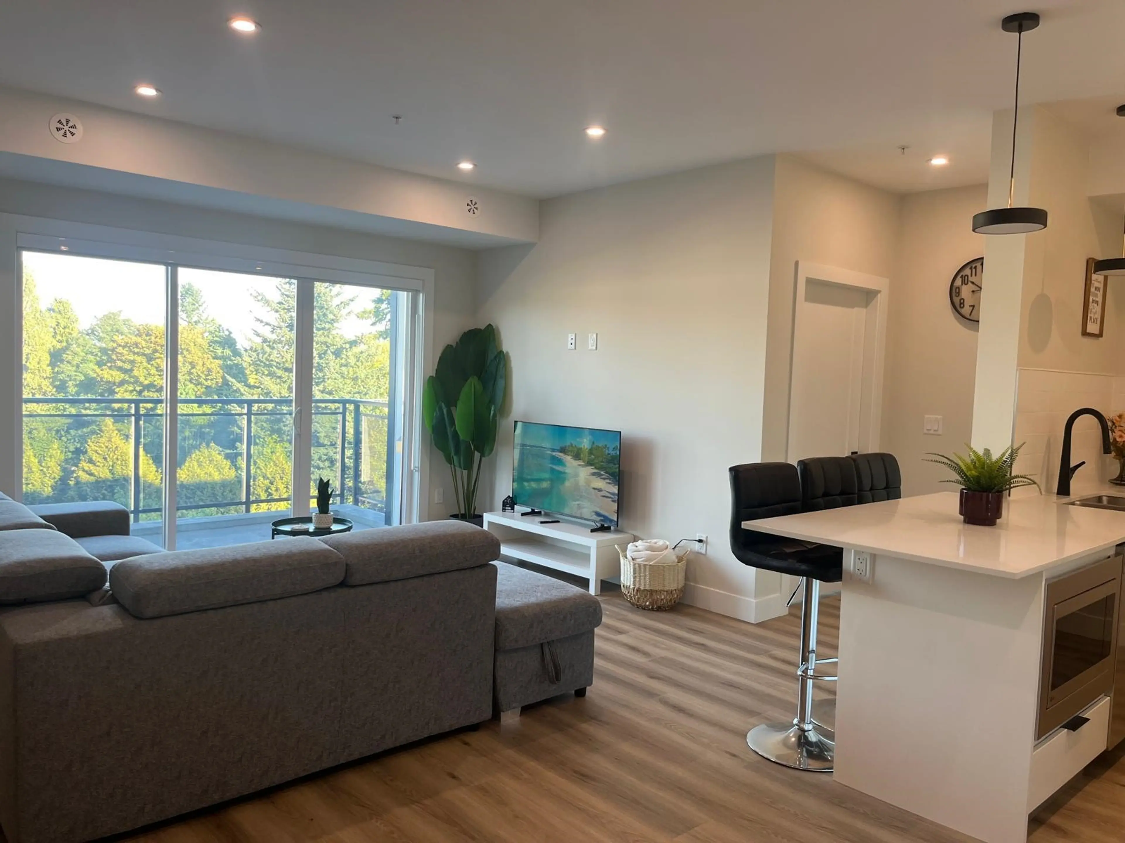 Property at #405 6285 KING GEORGE BOULEVARD, Surrey, BC