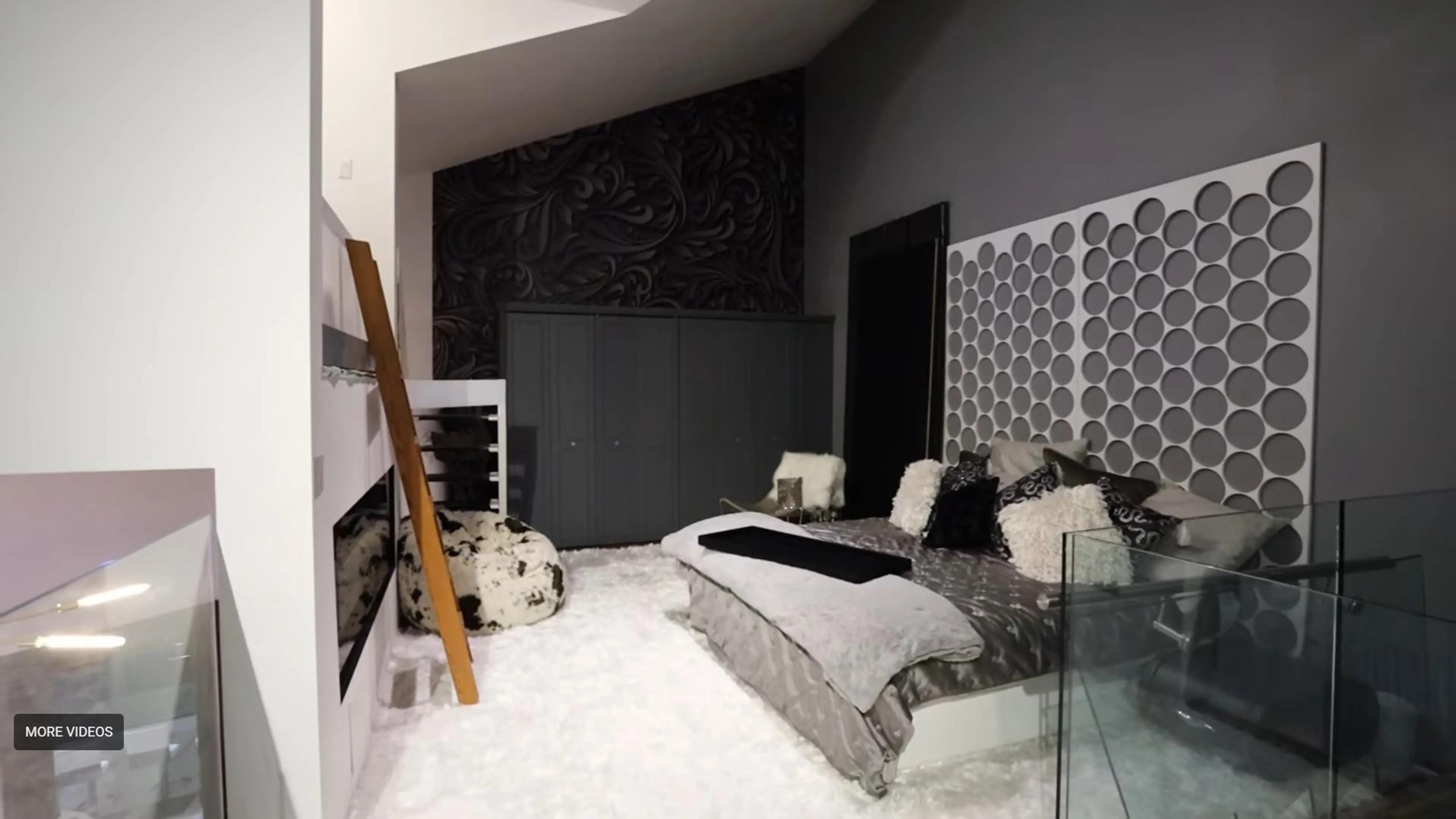 Property at #1306 33 CHESTERFIELD PLACE, North Vancouver, BC