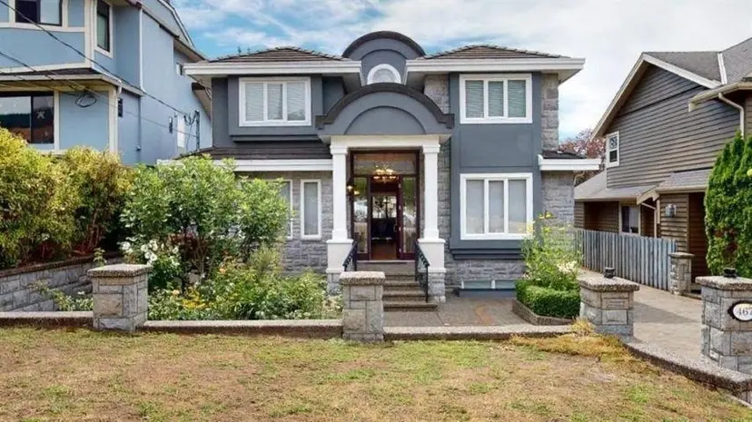 Property at 467 W Kings Road, North Vancouver, BC