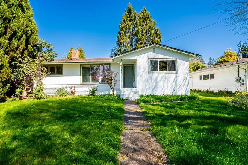 Property at 15405 Semiahmoo Avenue, White Rock, BC
