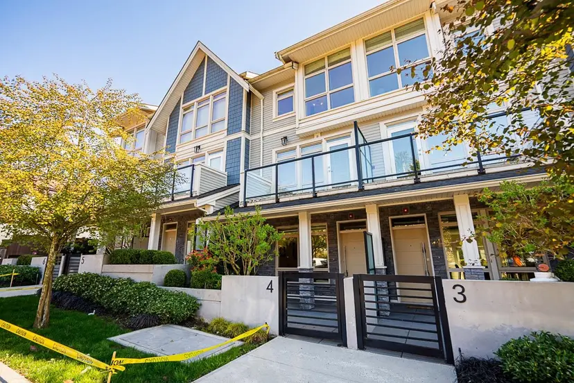 Property at ••• W Queens Road, North Vancouver, BC